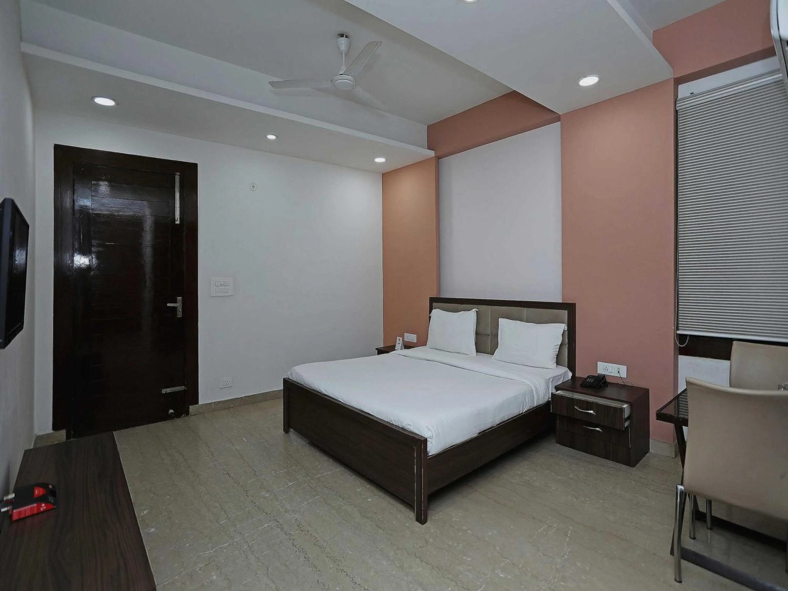 Bedroom, Bed in Hotel O Pravin Executive