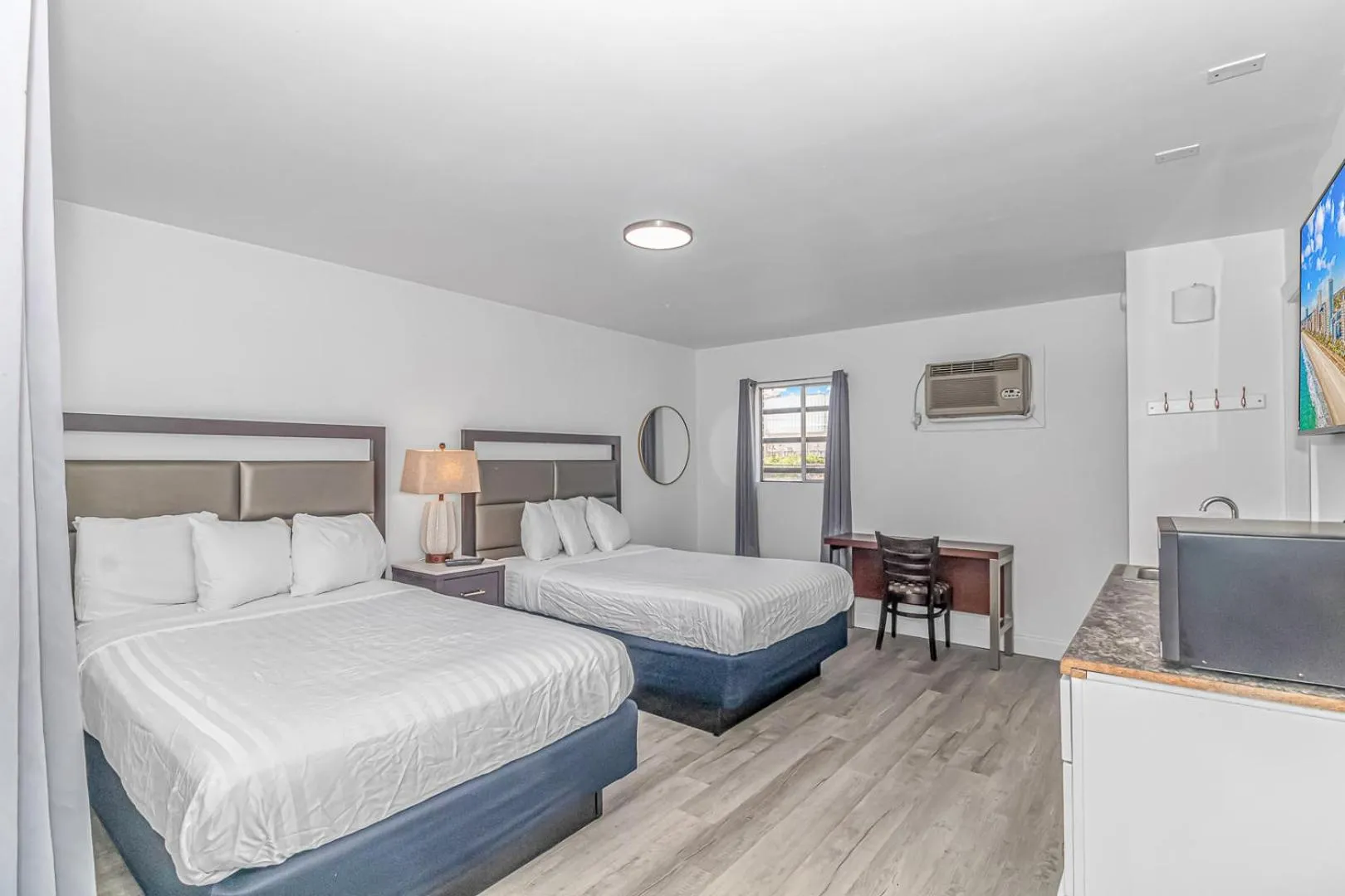 Bedroom, Bed in Sun Fun