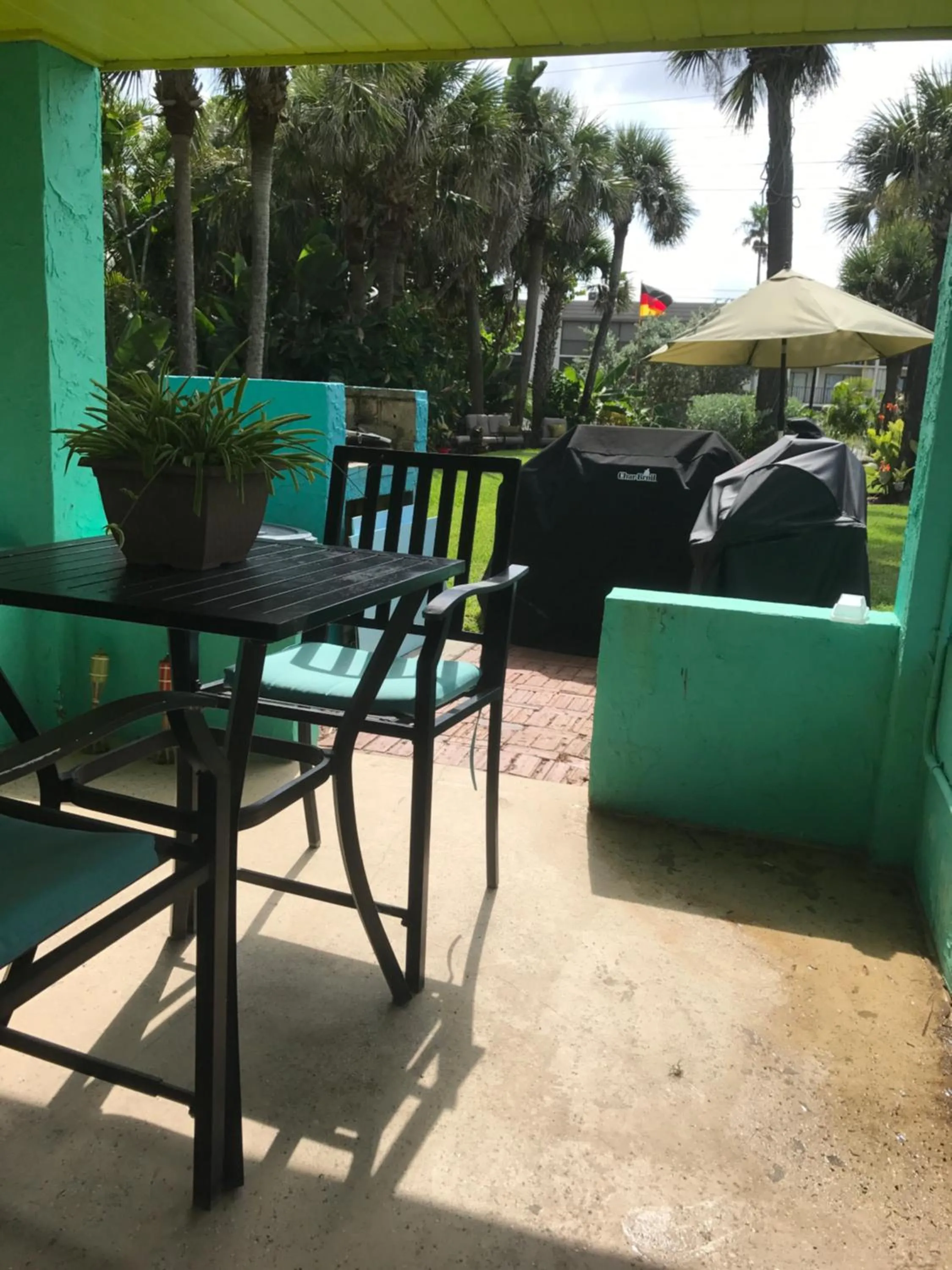 BBQ facilities in South Beach Inn - Cocoa Beach