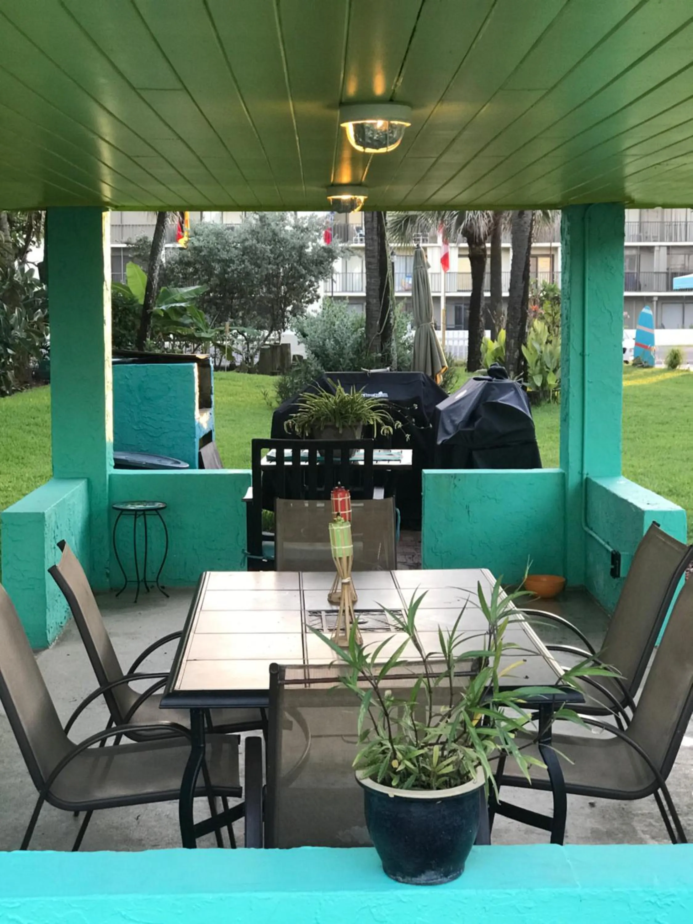 BBQ facilities in South Beach Inn - Cocoa Beach