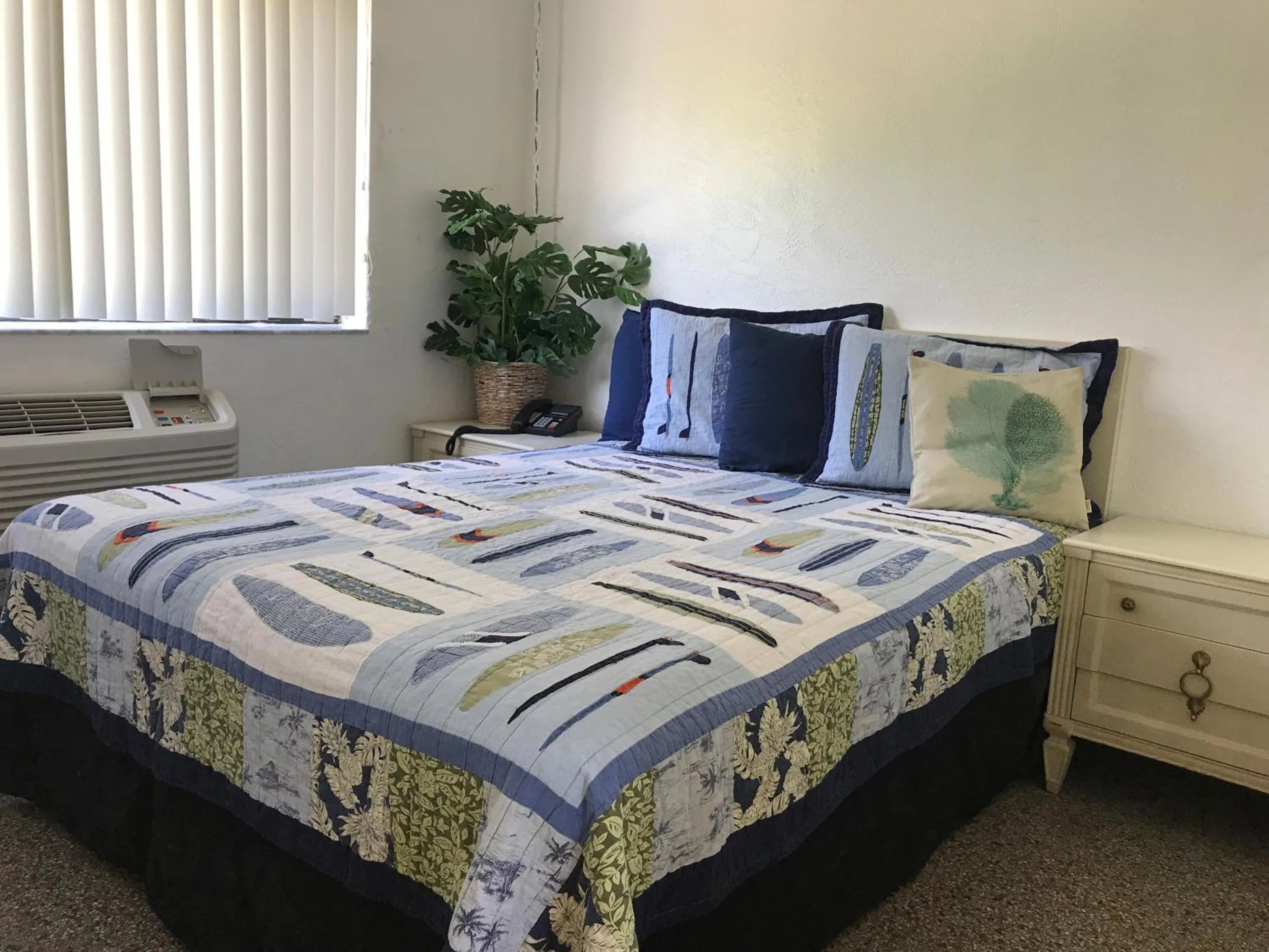 Bed in South Beach Inn - Cocoa Beach