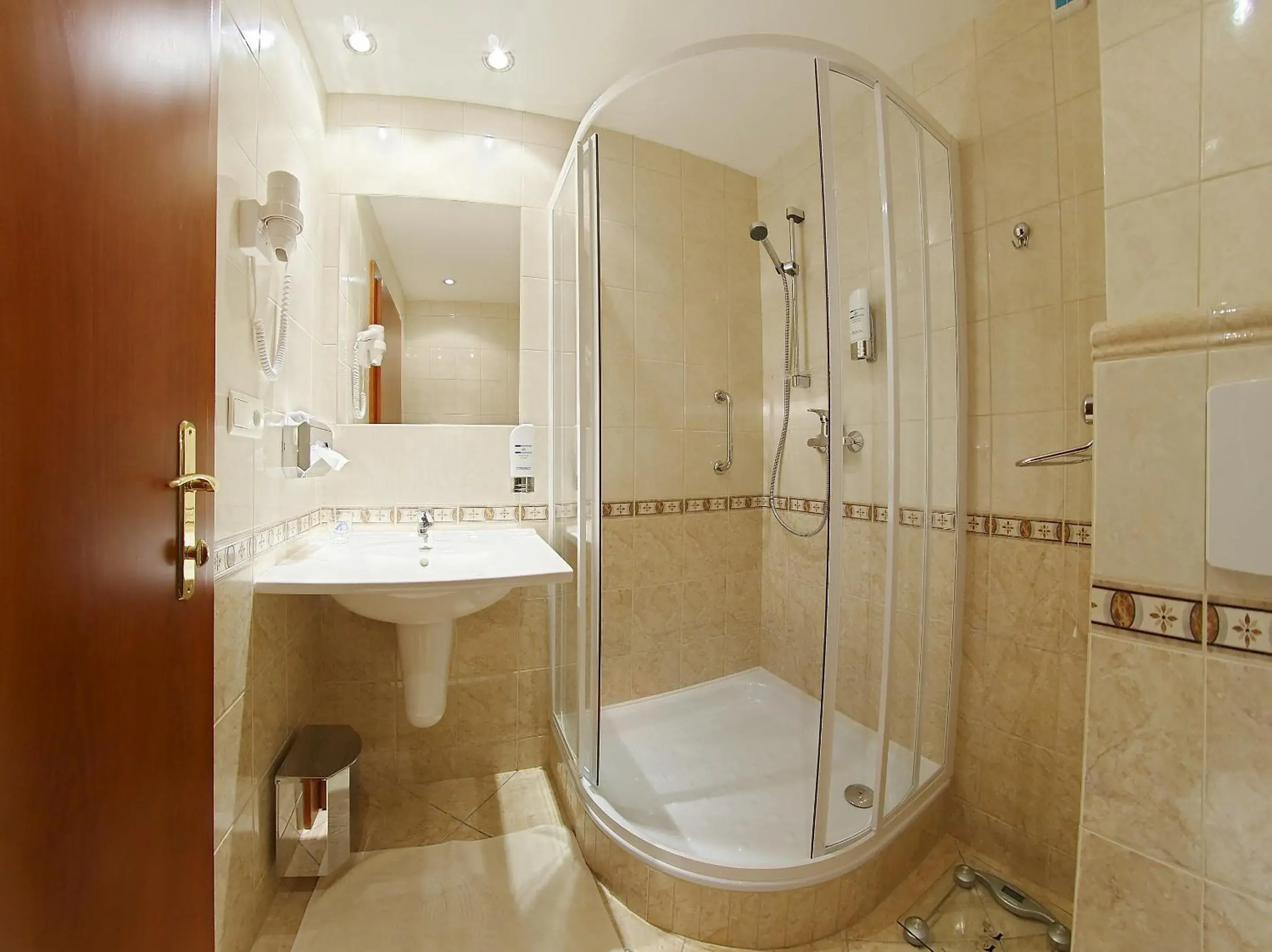 Single Room with Private Bathroom - single occupancy in Kúpele Brusno - Kúpeľný hotel Poľana Single Room with Private Bathroom - single occupancy in Kúpele Brusno - Kúpeľný hotel Poľana