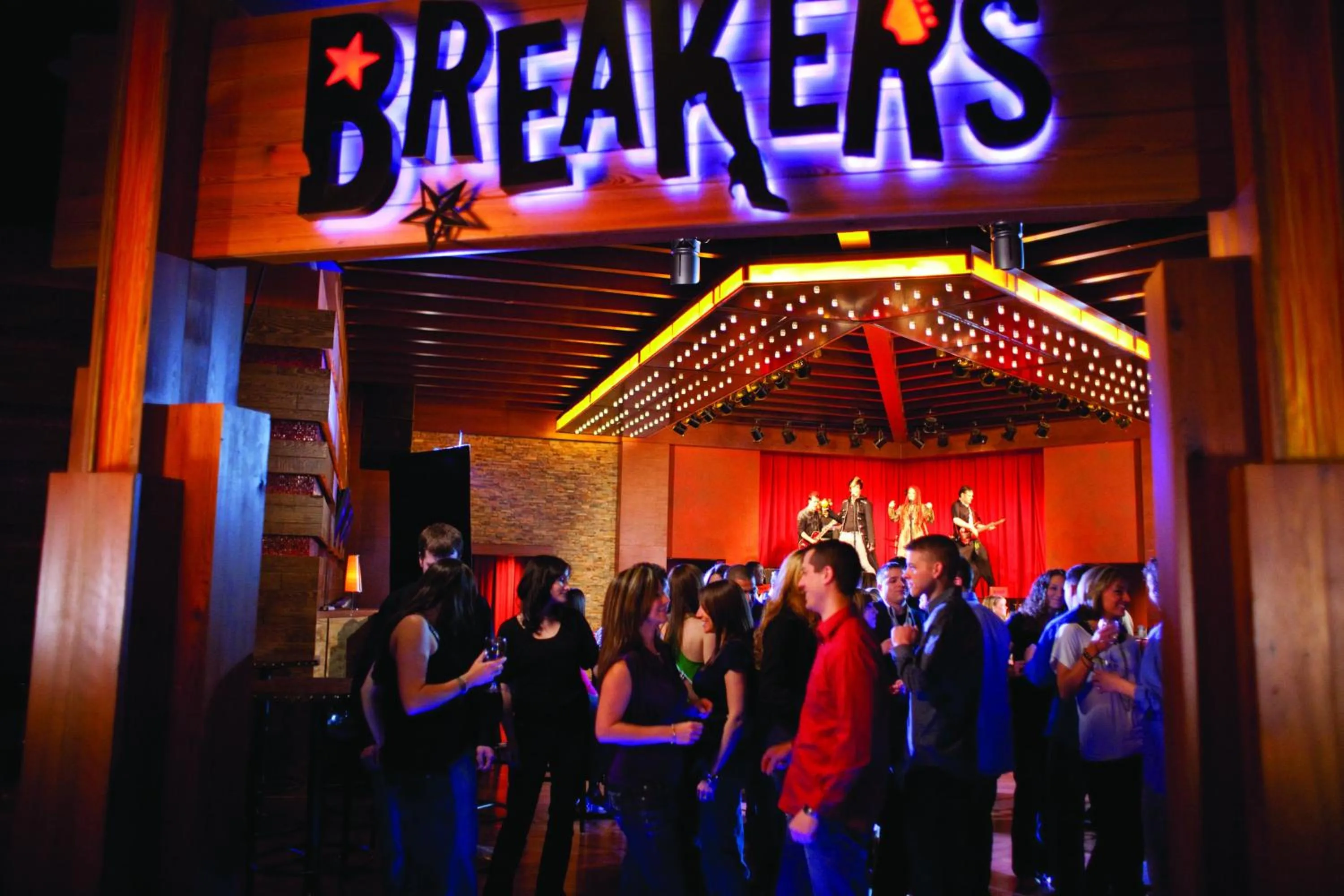 People in Mohegan Pennsylvania Casino Resort - Adults Only