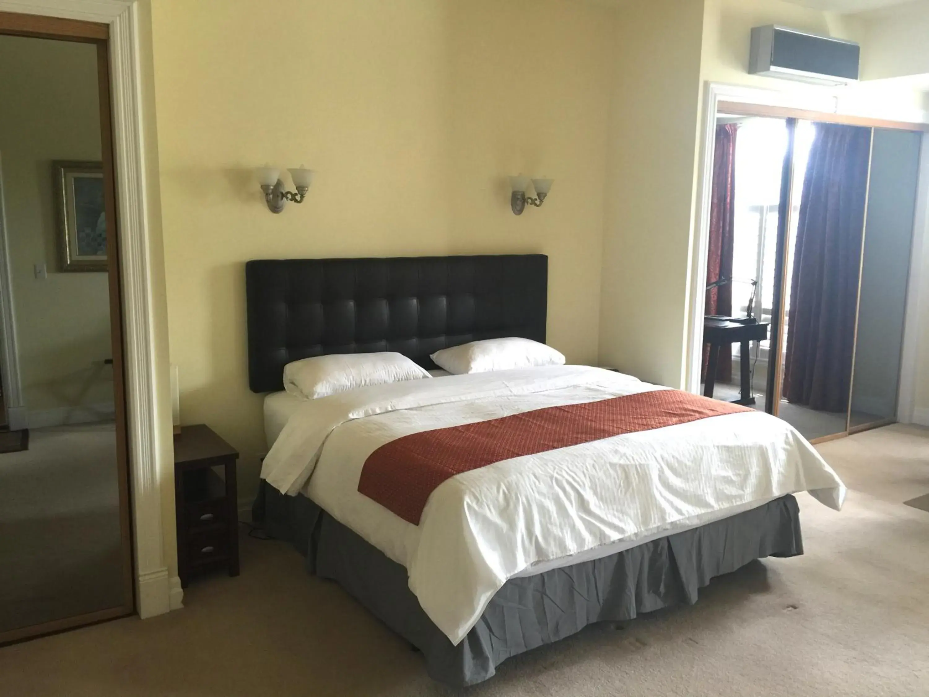 Premier Suite in Grey Rose Suites Premier Suite in Grey Rose Suites