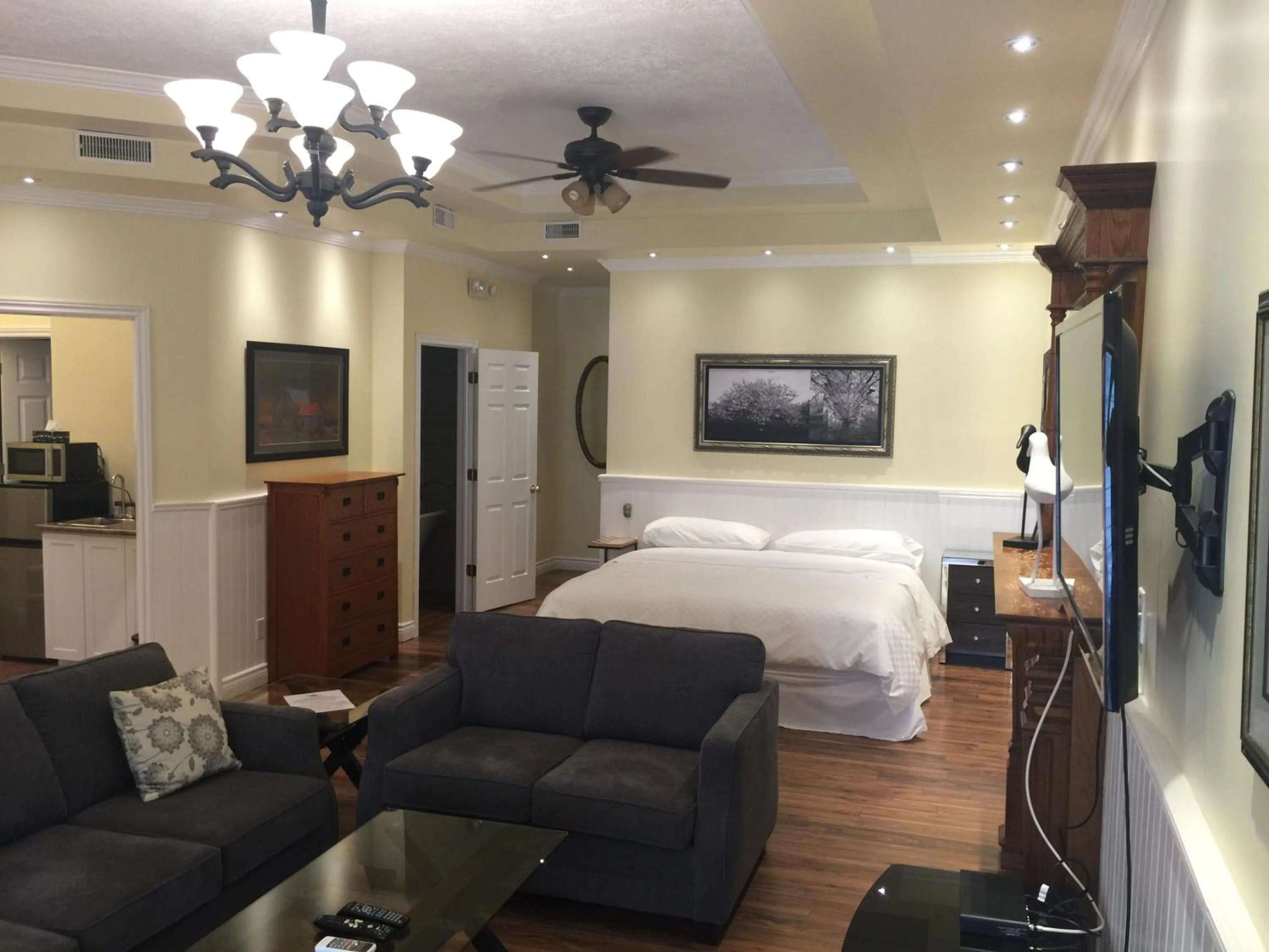 Deluxe Two-Bedroom Suite in Grey Rose Suites