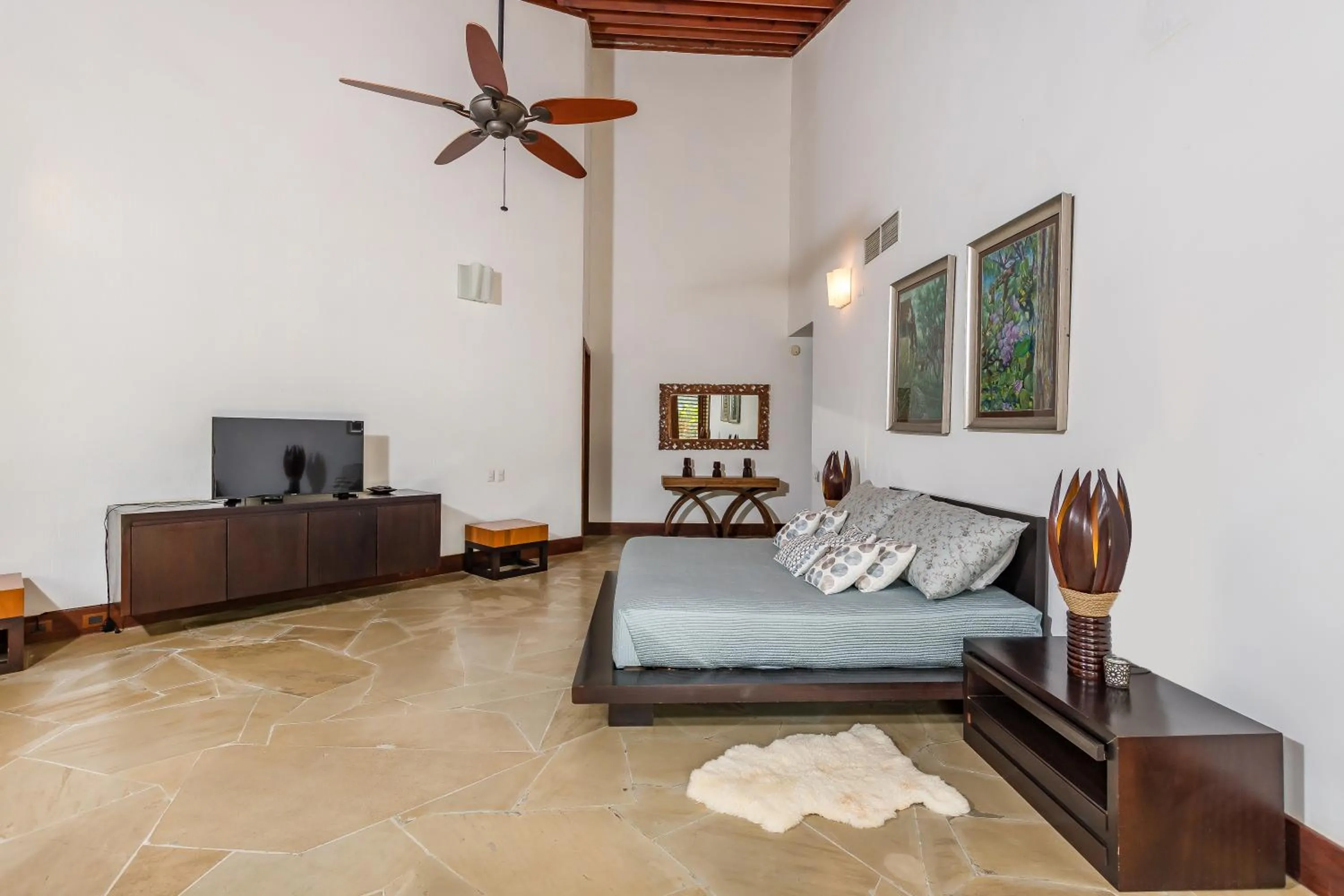 Bed in Unique Villa with Ocean and River Views - Staff & Golf Carts
