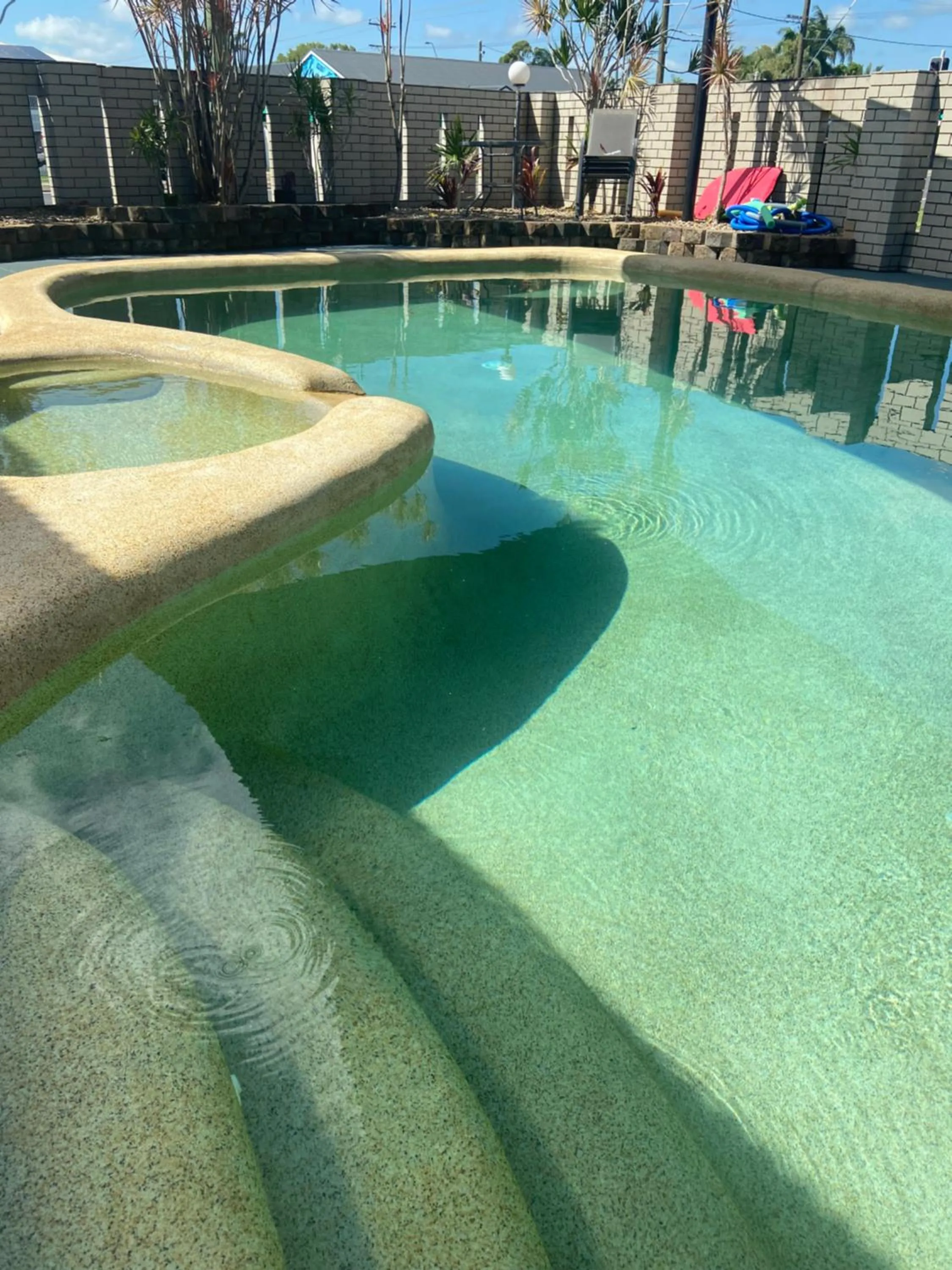Swimming pool in Mackay Motor Inn