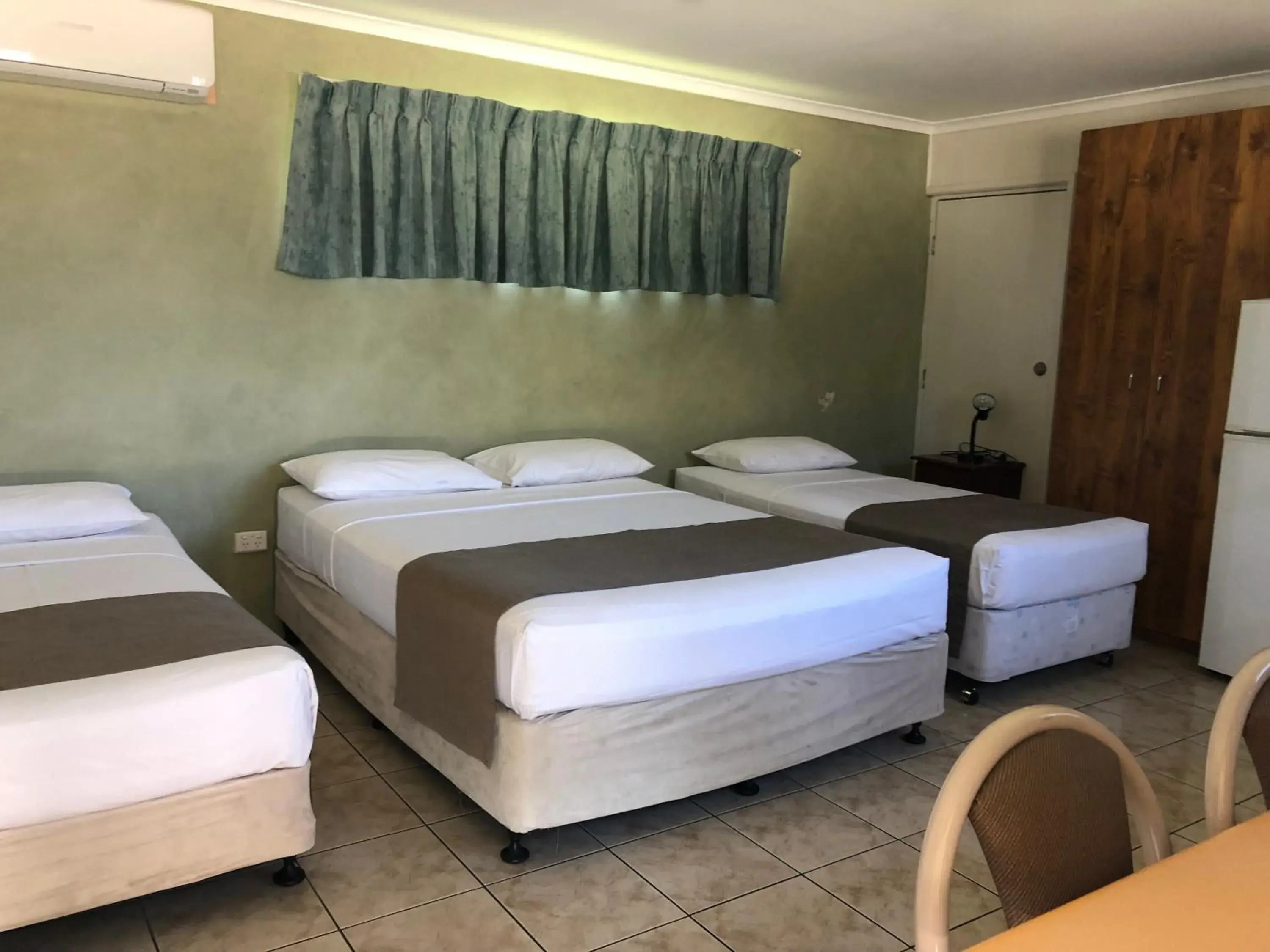 Self-Contained Family Studio in Mackay Motor Inn Self-Contained Family Studio in Mackay Motor Inn