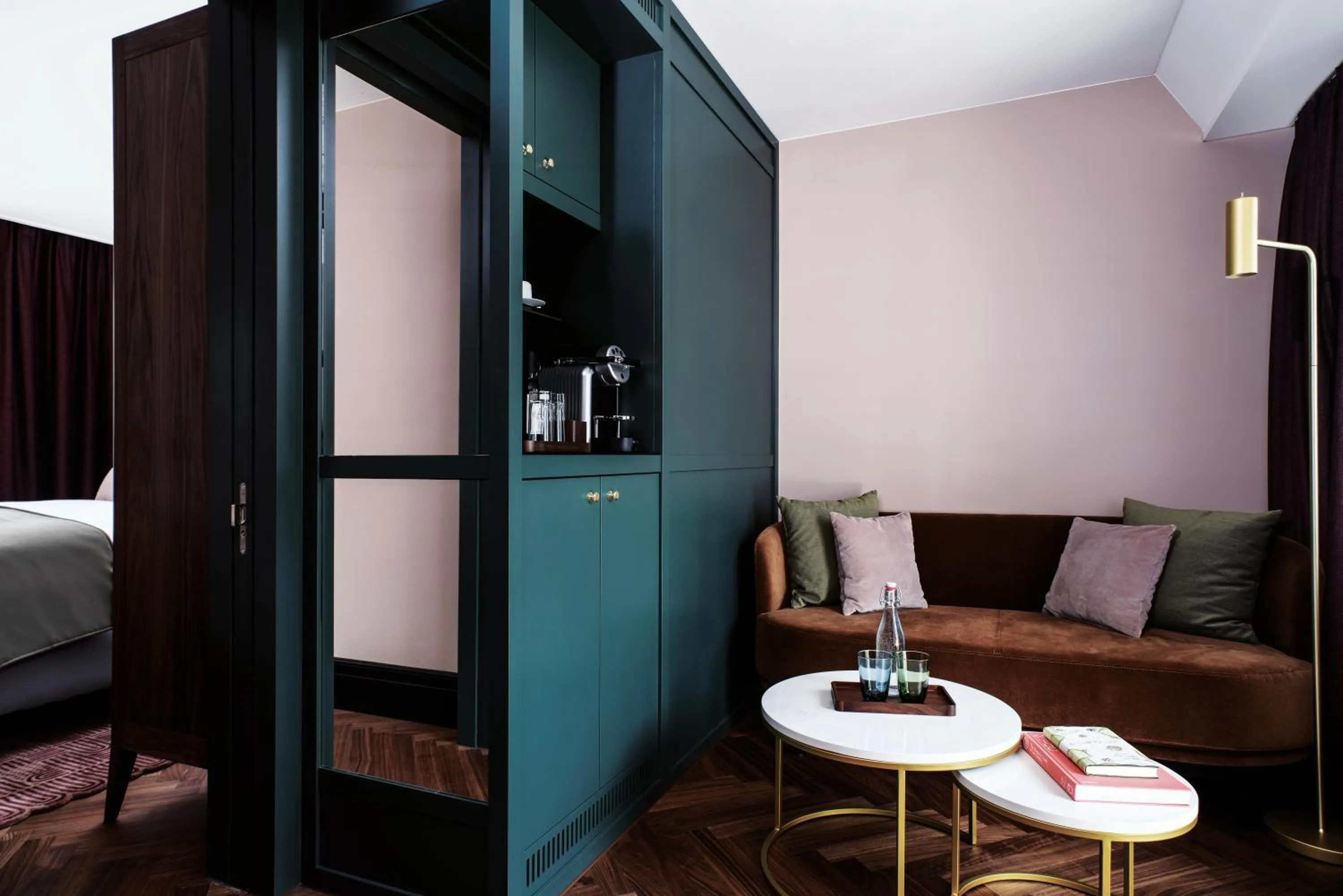 Photo of the whole room, Bed in Sorell Boutique-Hotel Seidenhof Zürich