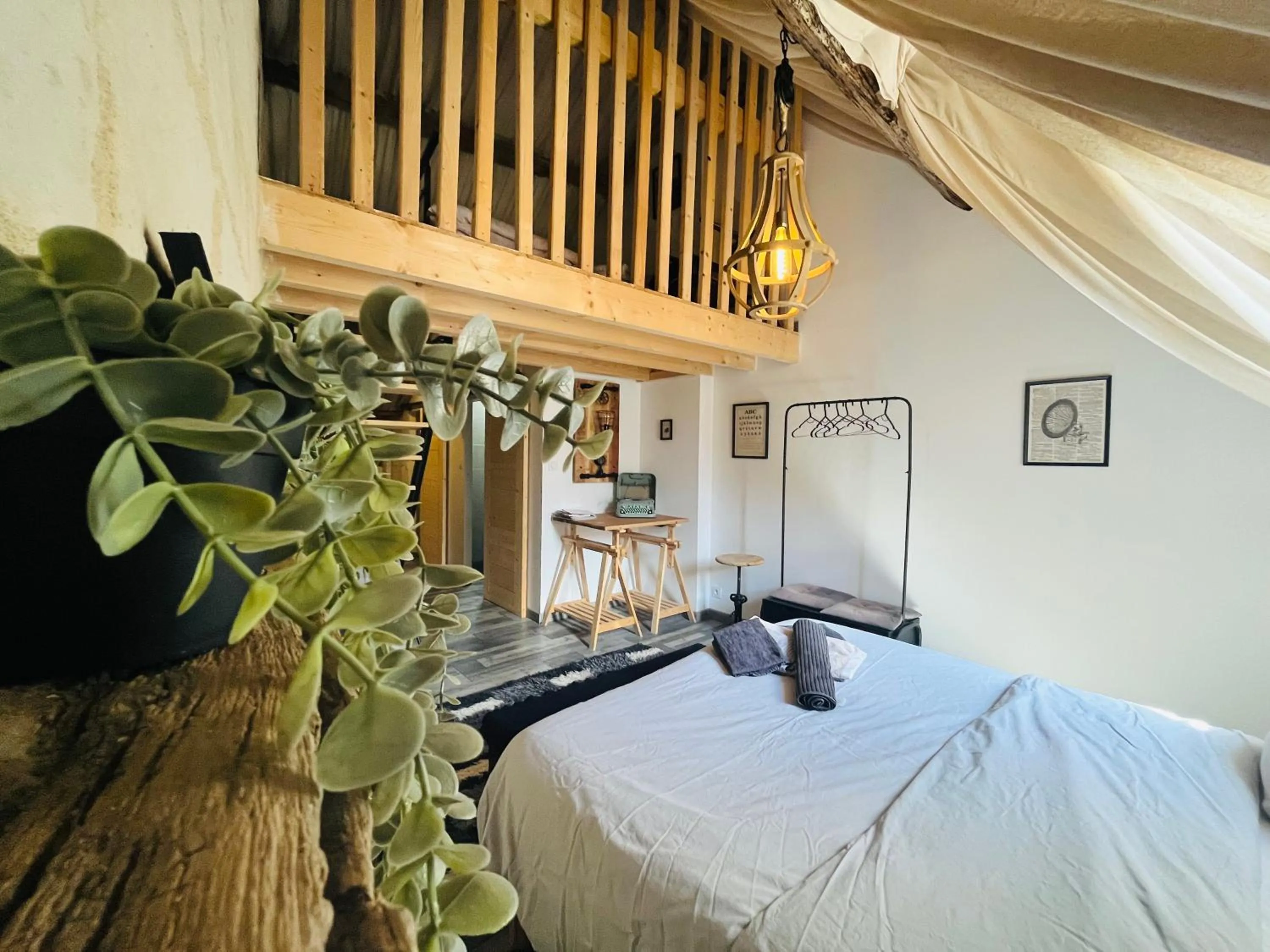 Photo of the whole room, Bed in Chez mimie les hôtes