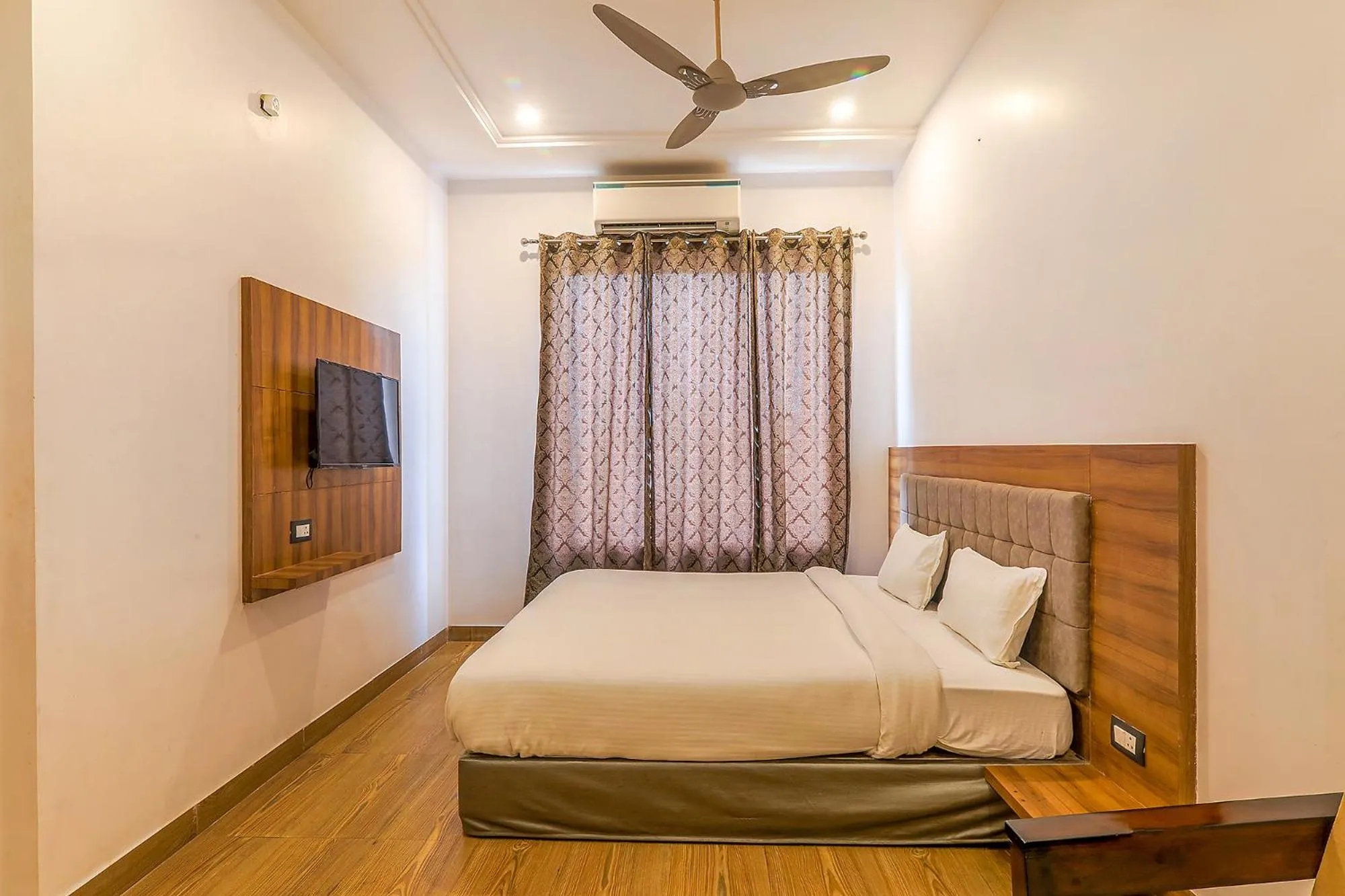 Bed in FabExpress Global Inn New