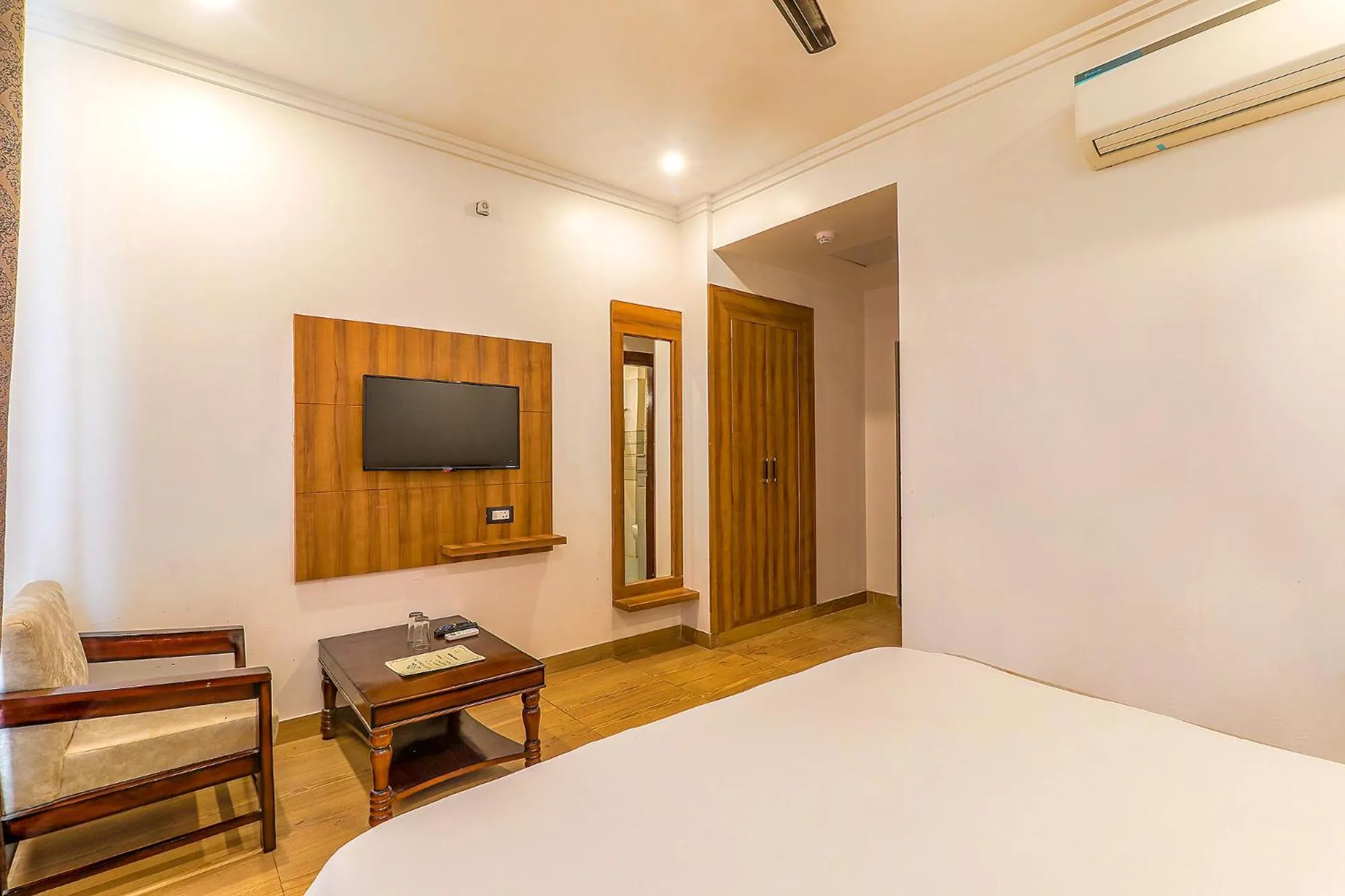 Bed in FabExpress Global Inn New