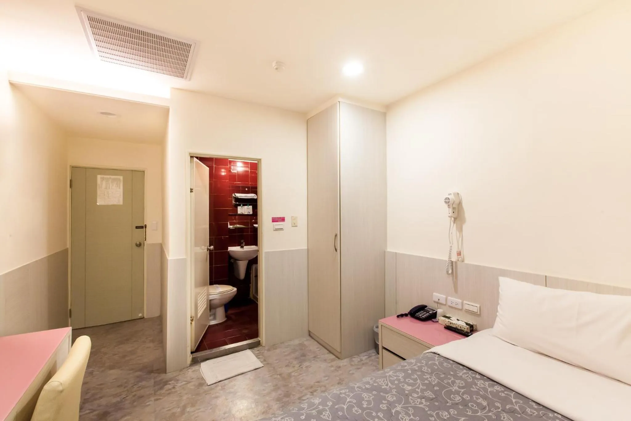 Bed in Ruei Gung Business Hotel Kaohsiung