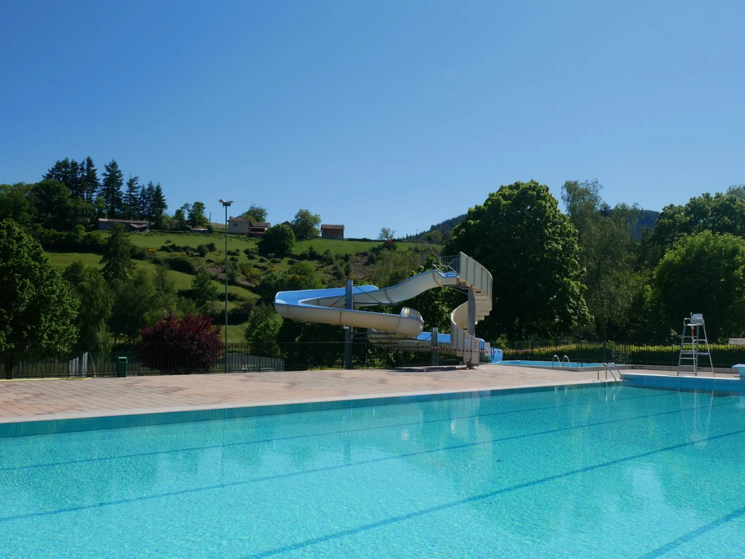 Swimming pool in Camping de Matour