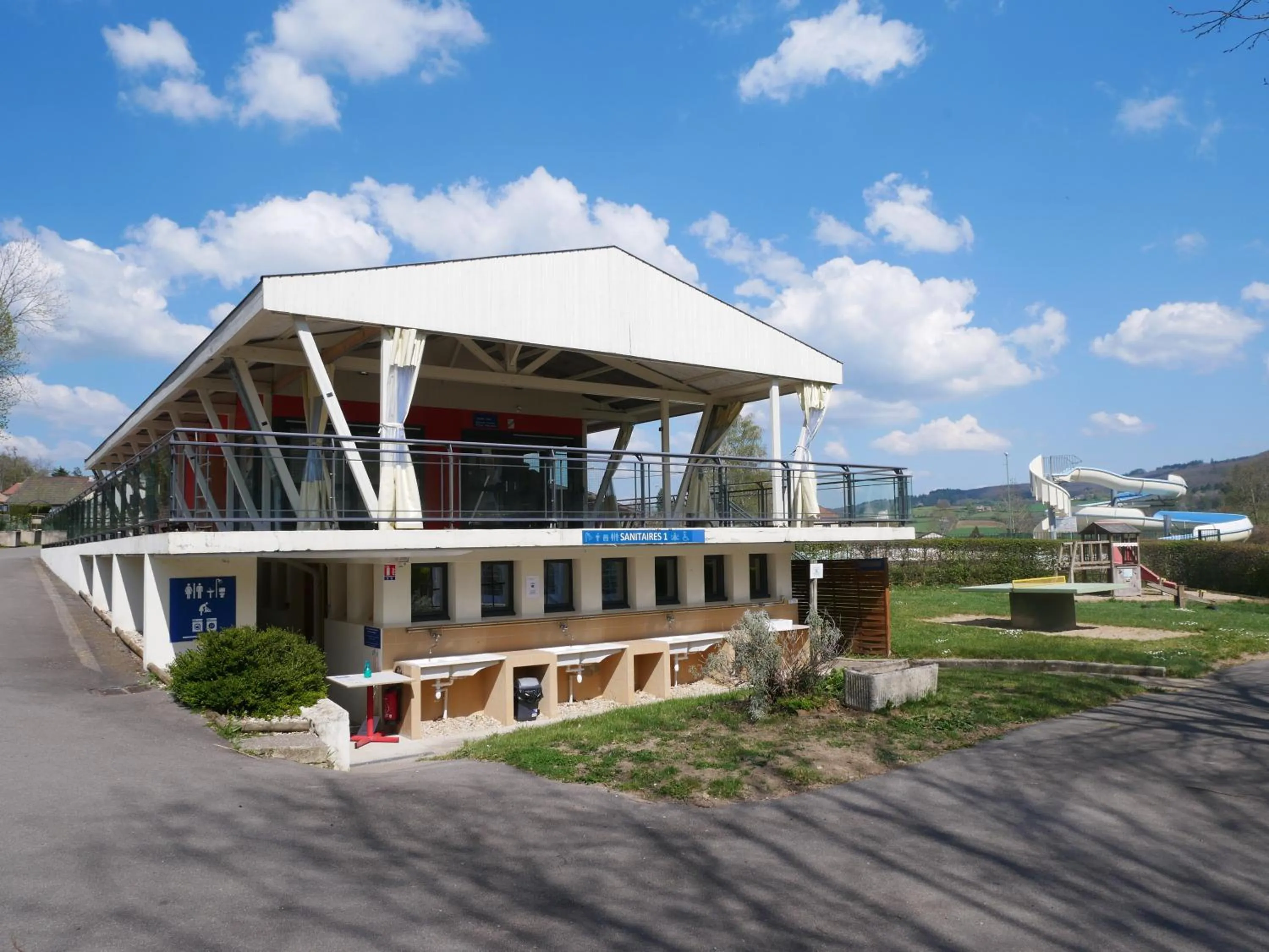 Property building in Camping de Matour