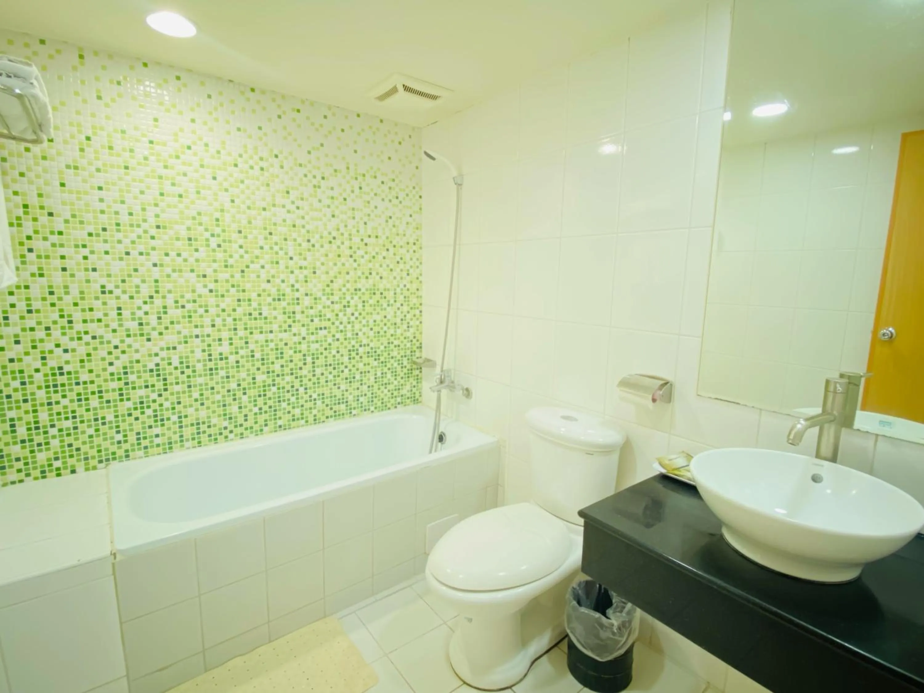 Bathroom in Waugh Den Business Hotel