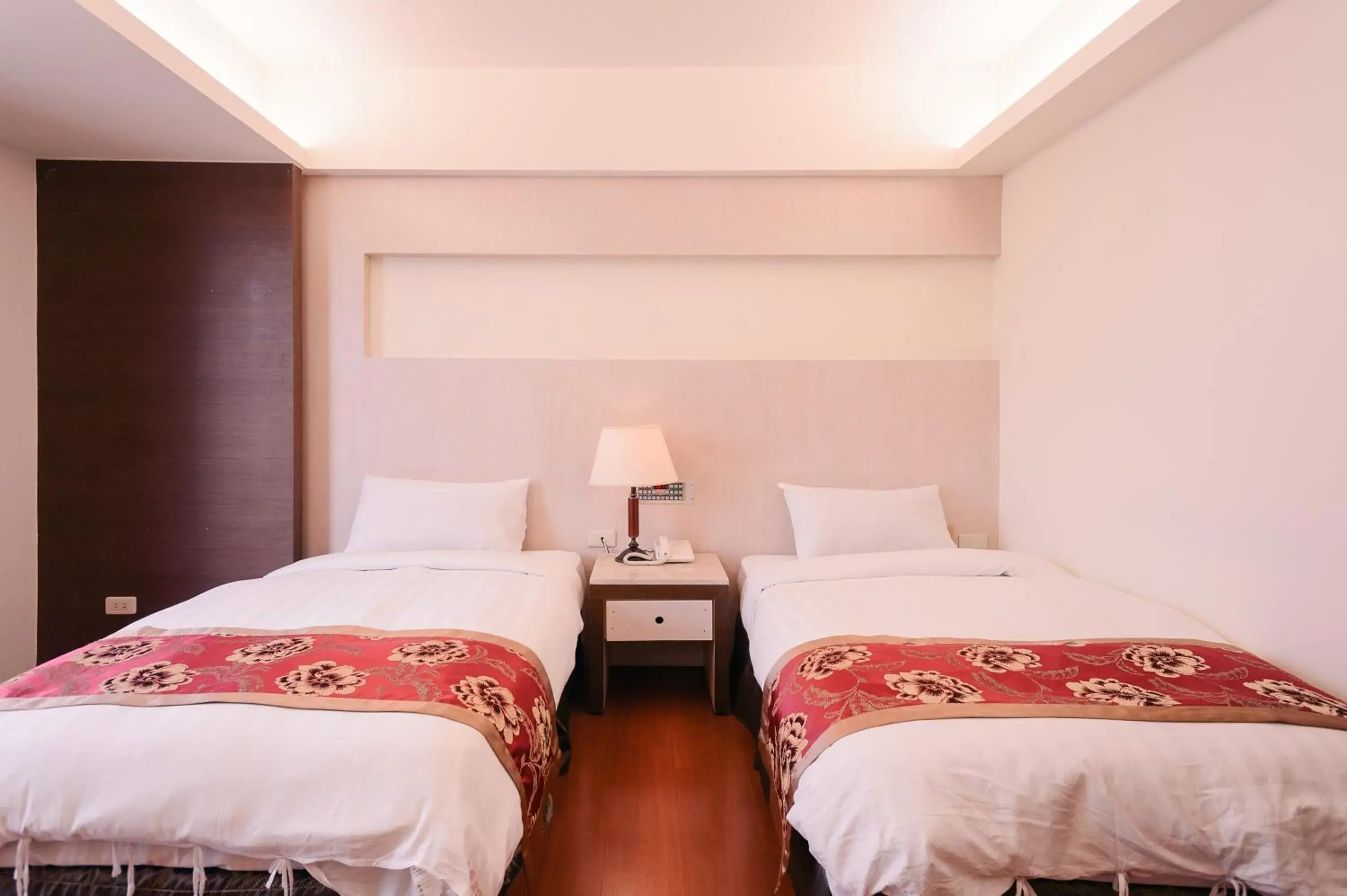 Deluxe Double Room in Waugh Den Business Hotel Deluxe Double Room in Waugh Den Business Hotel