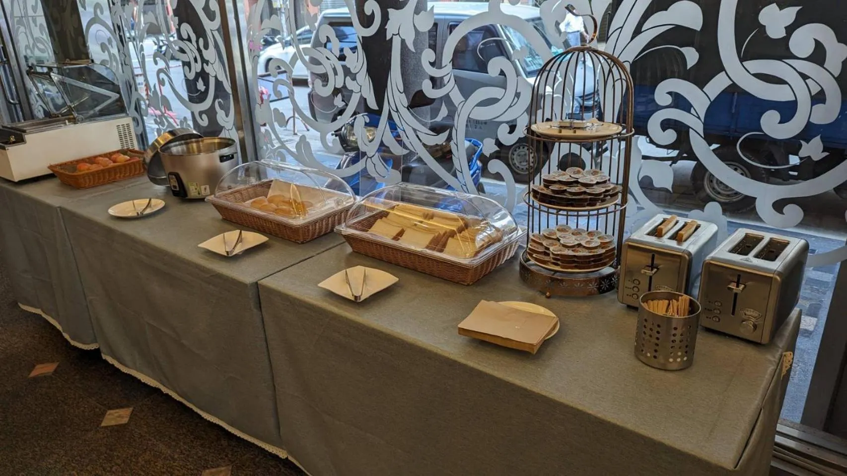 Breakfast in Waugh Den Business Hotel