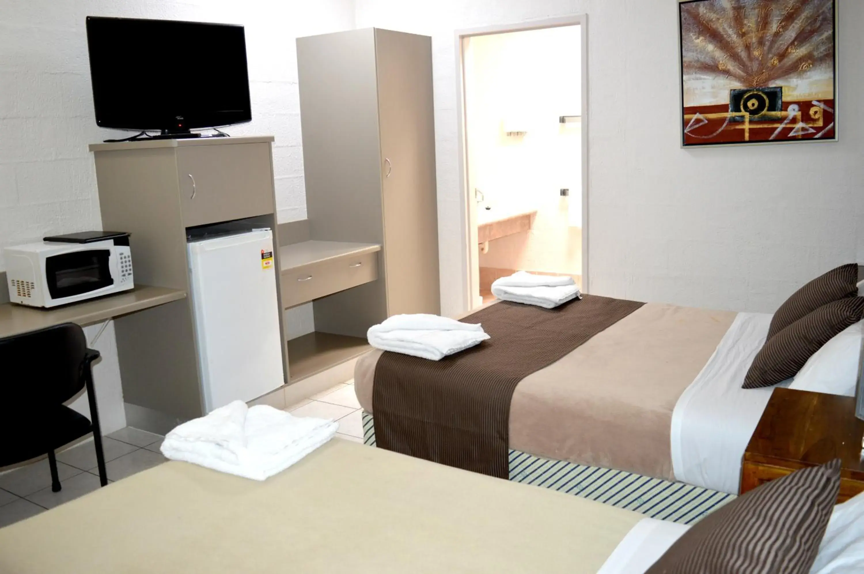 Classic Twin Room in Mid City Motor Inn Classic Twin Room in Mid City Motor Inn