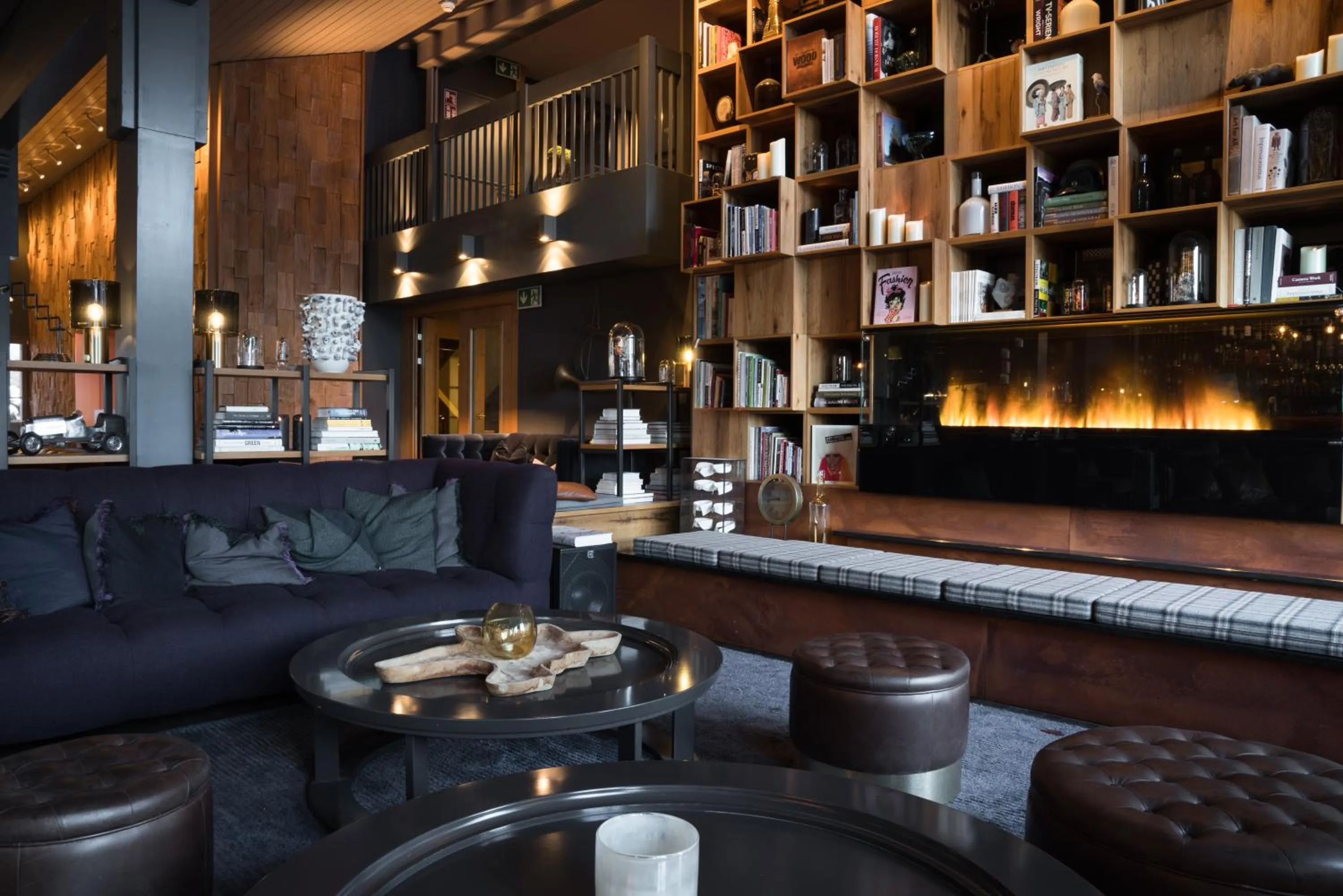 Library in HUUS Gstaad