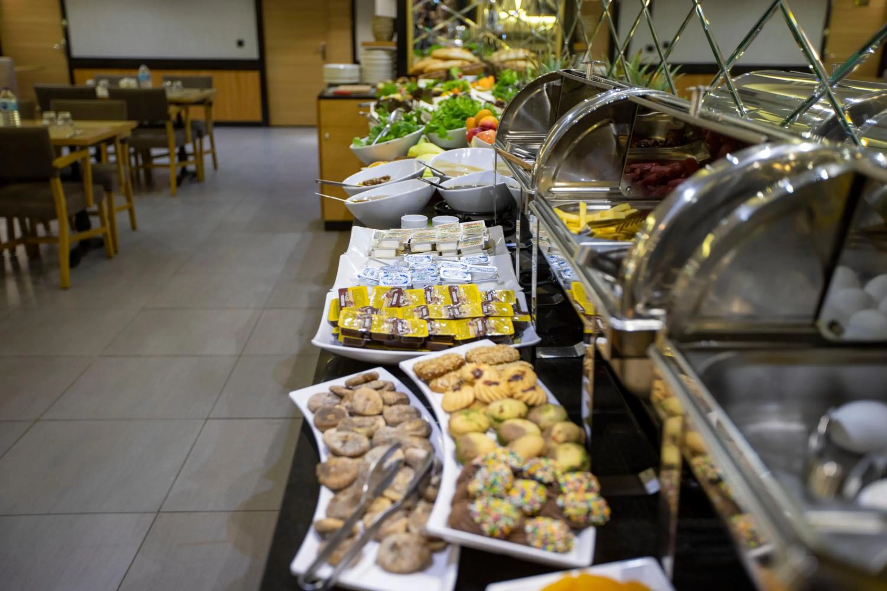 Breakfast in THE GREEN HOTEL