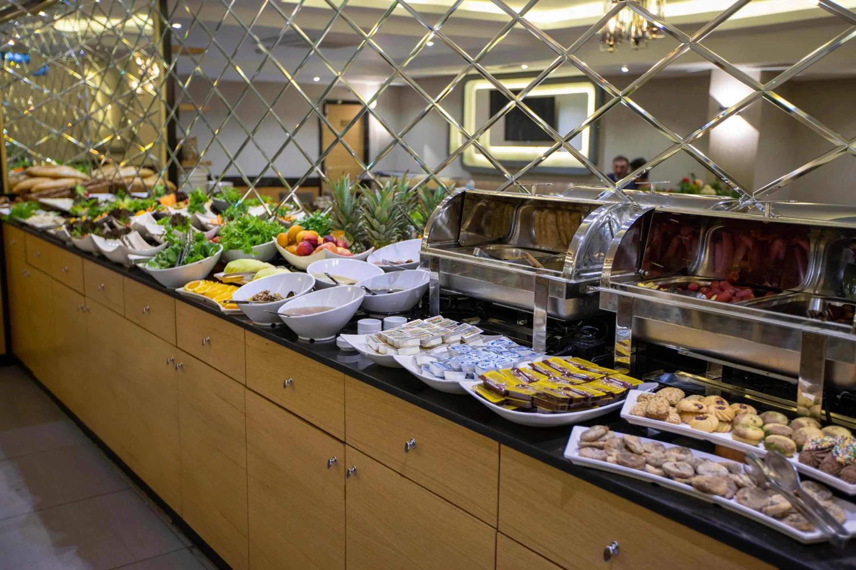 Breakfast in THE GREEN HOTEL