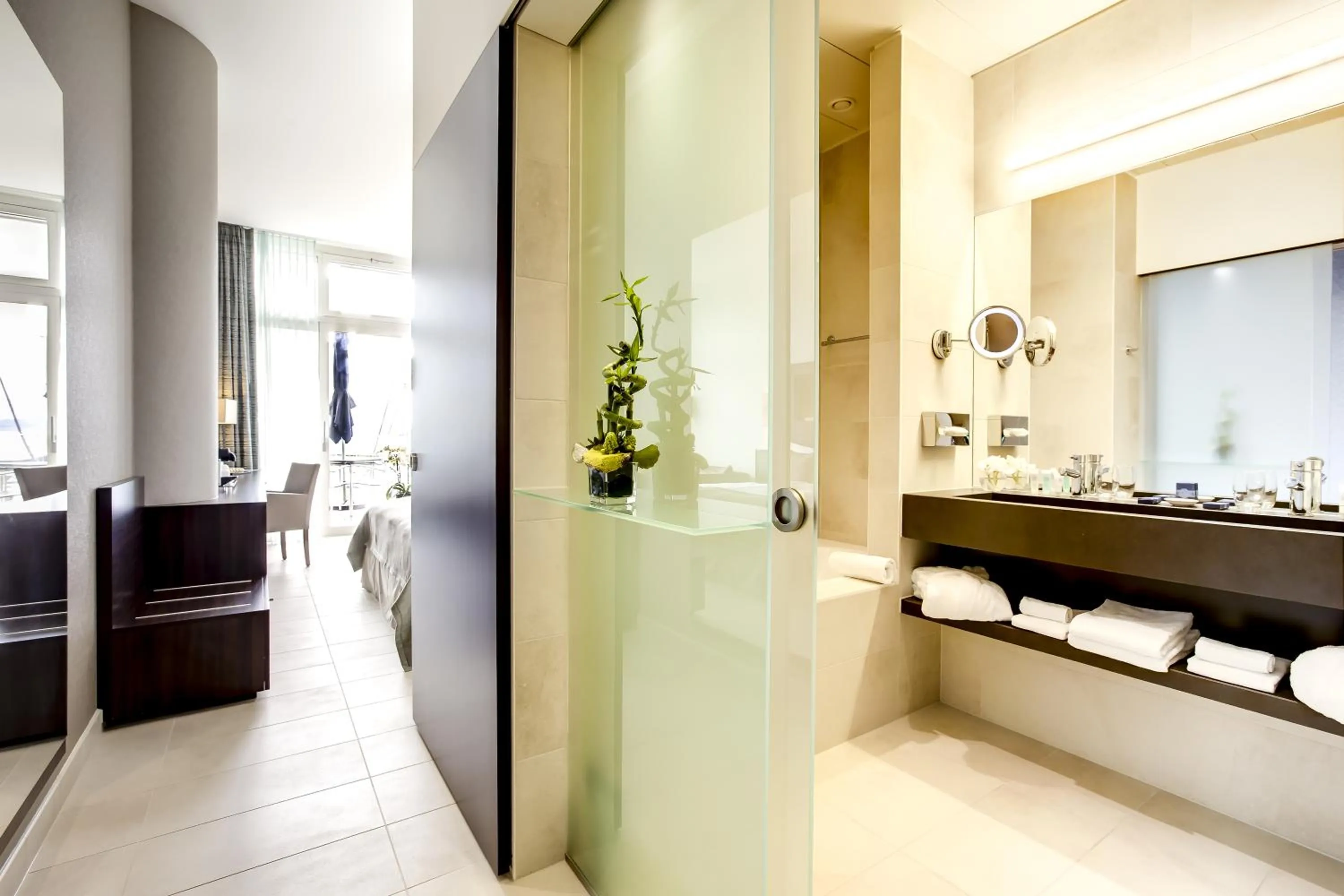 Shower in Hotel Beaulac