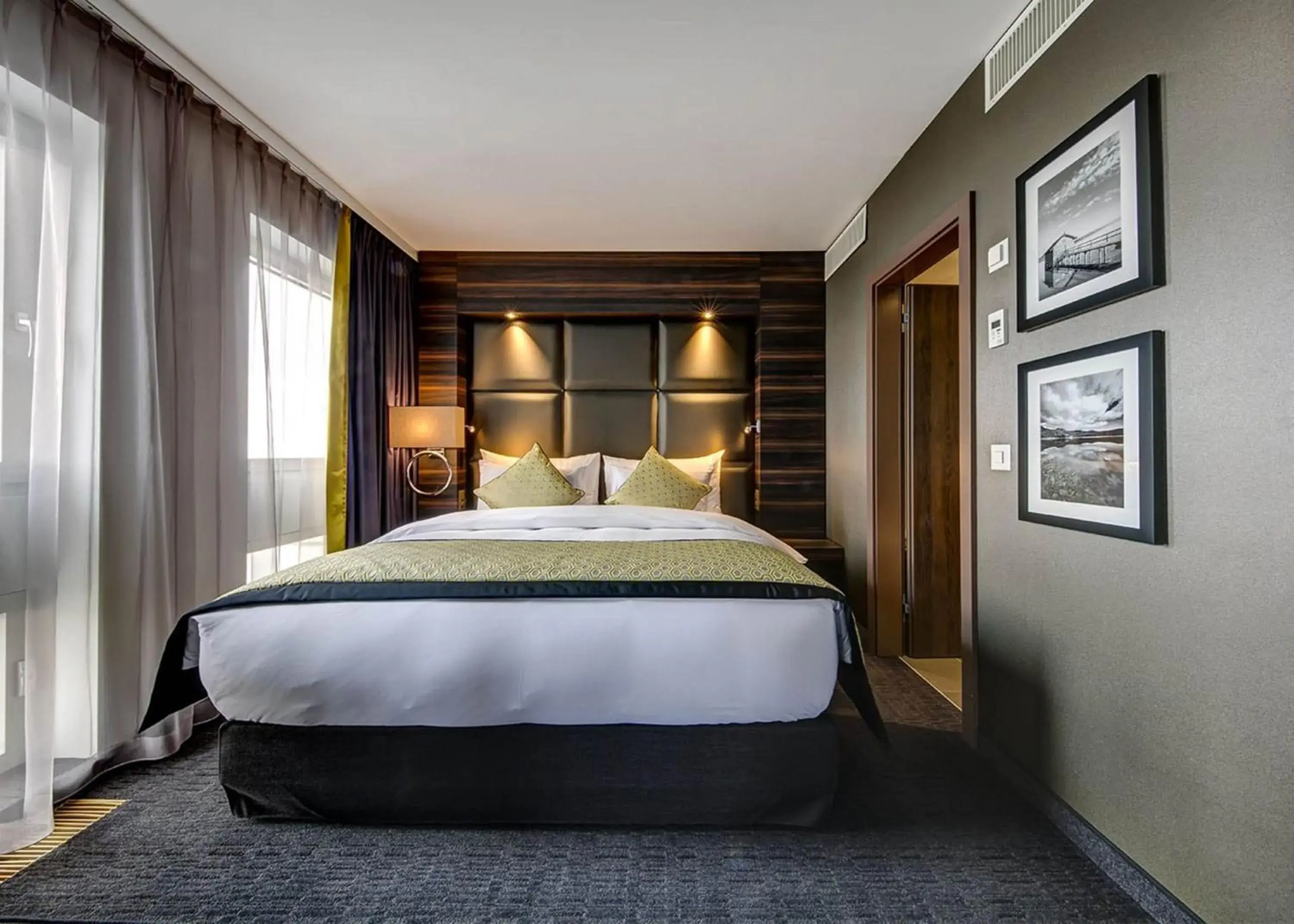 Superior Double Room with Lake View in Hotel Beaulac Superior Double Room with Lake View in Hotel Beaulac