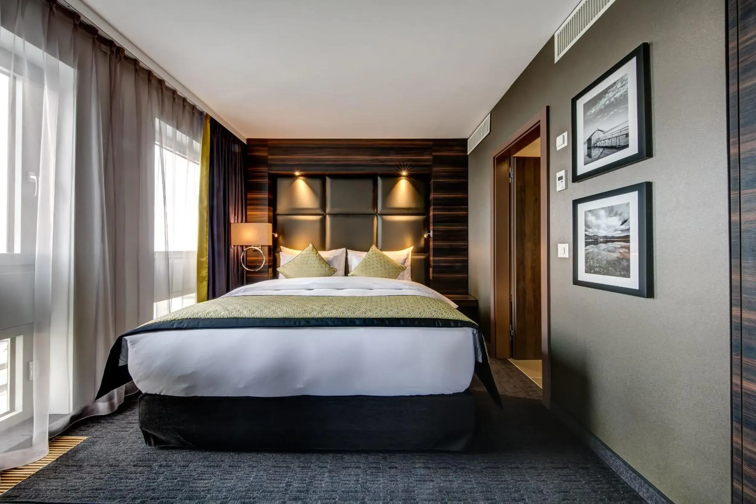 Junior Suite with City View in Hotel Beaulac Junior Suite with City View in Hotel Beaulac