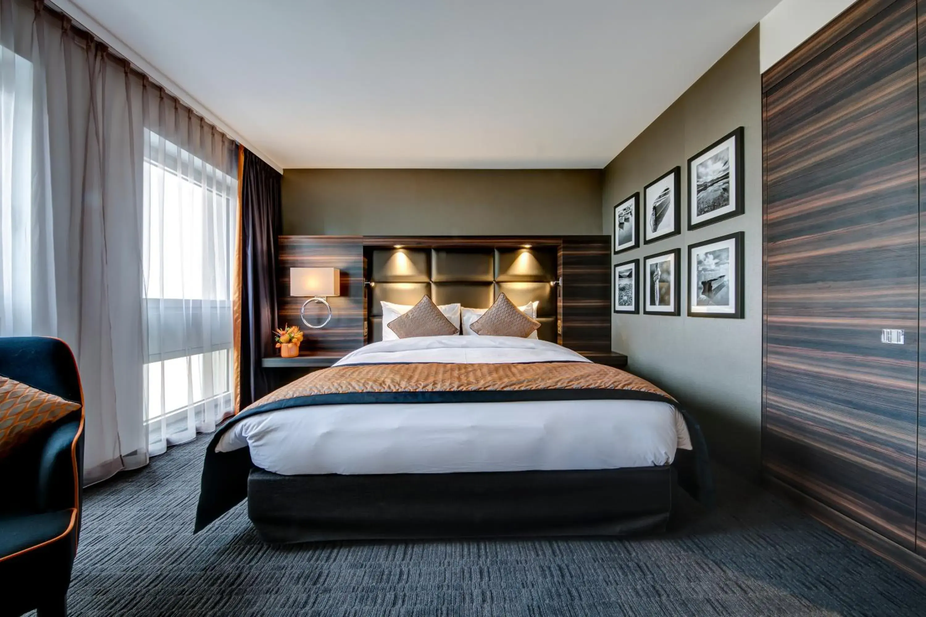 Superior Double Room with City View in Hotel Beaulac Superior Double Room with City View in Hotel Beaulac