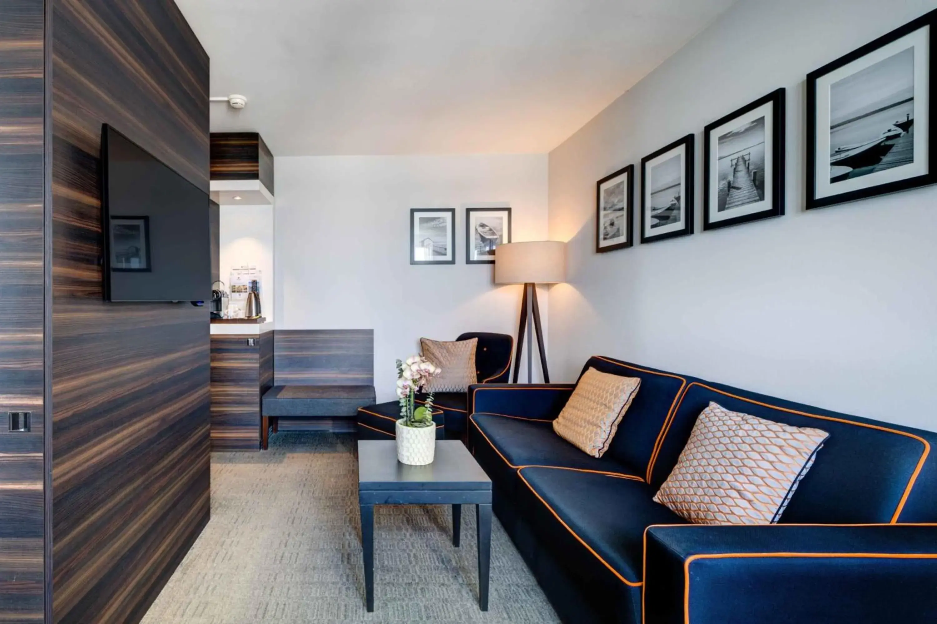 Junior Suite with Lake View in Hotel Beaulac Junior Suite with Lake View in Hotel Beaulac