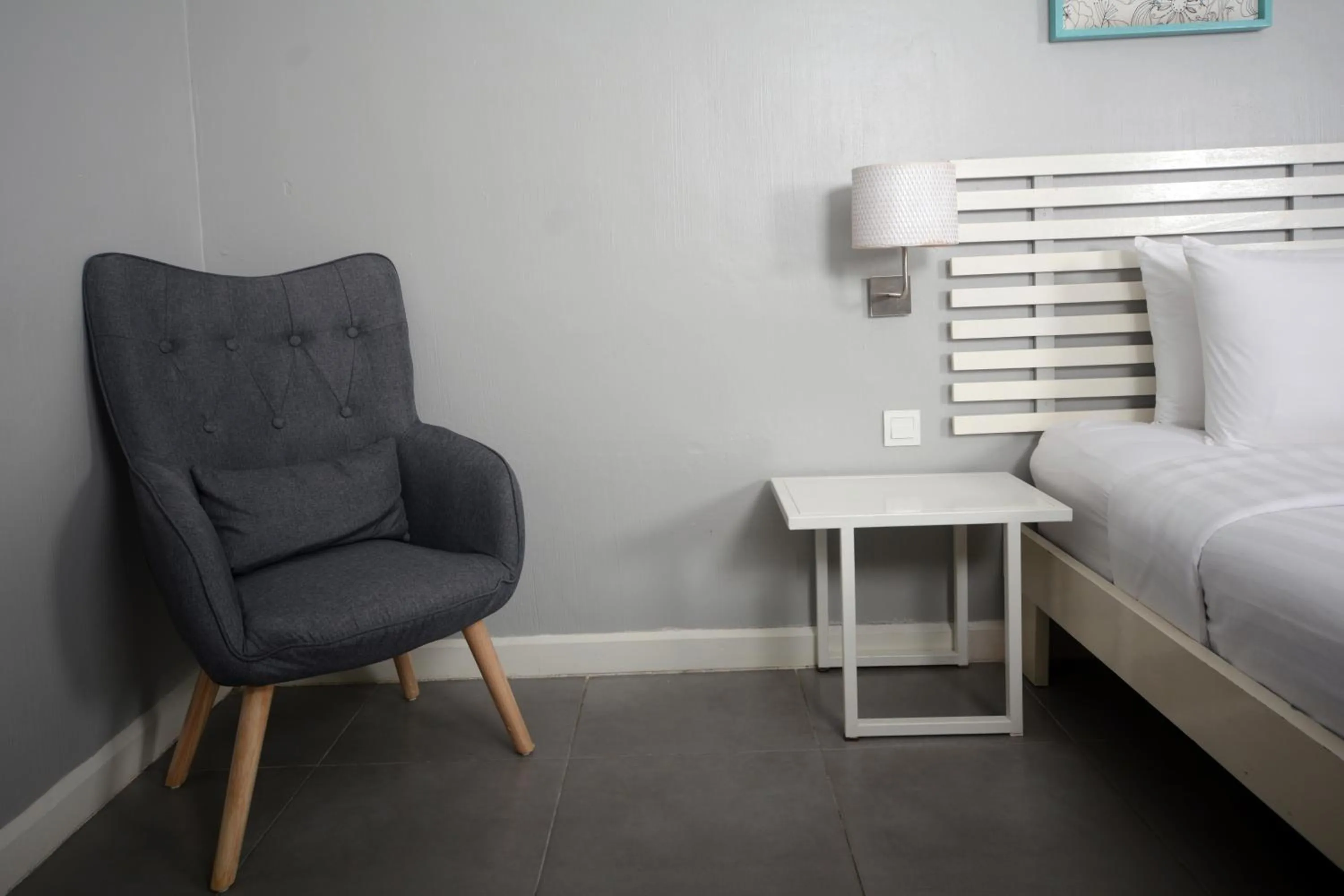 Seating area, Bed in La Pari-Pari