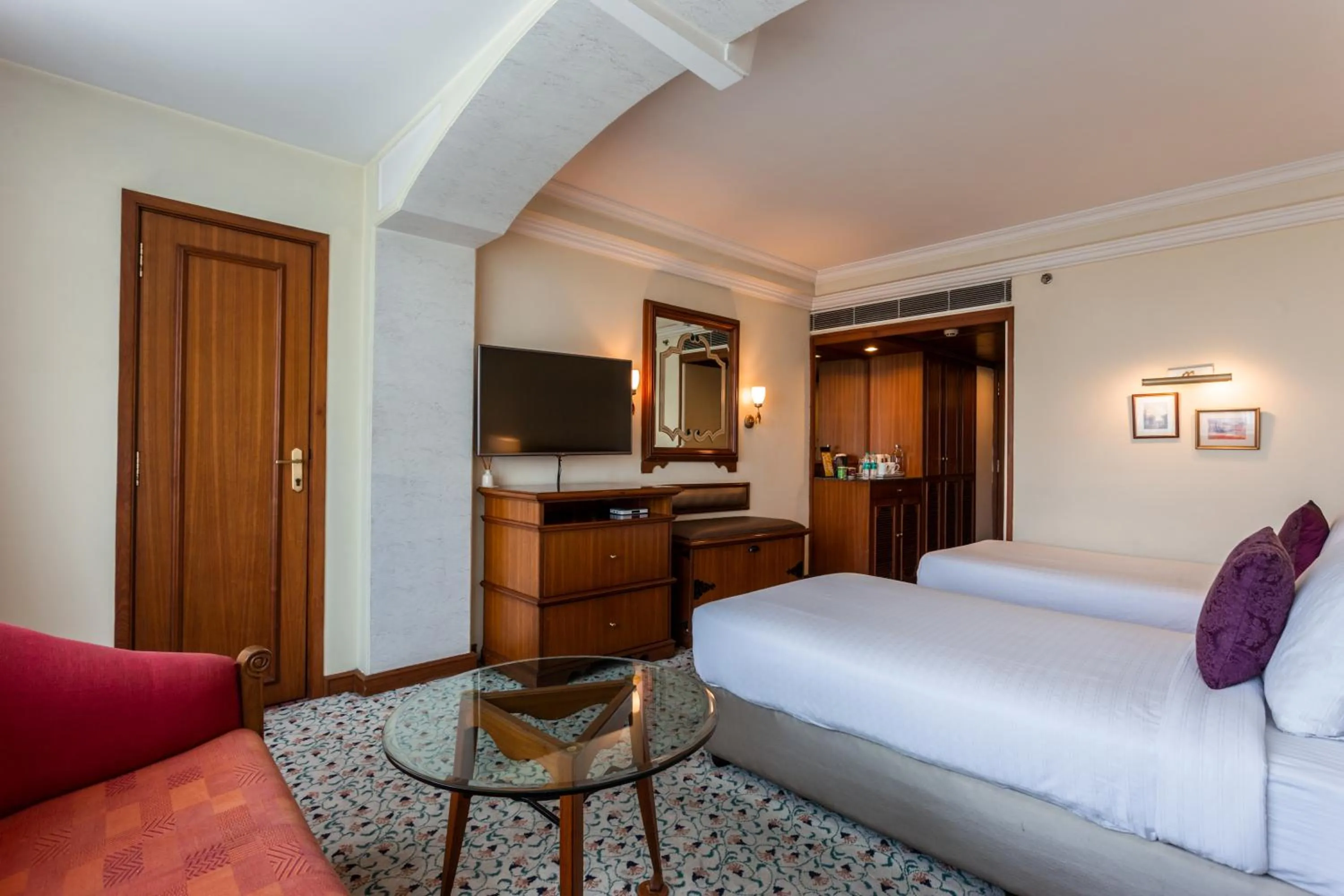 TV and multimedia, Bed in The Maya Hotel