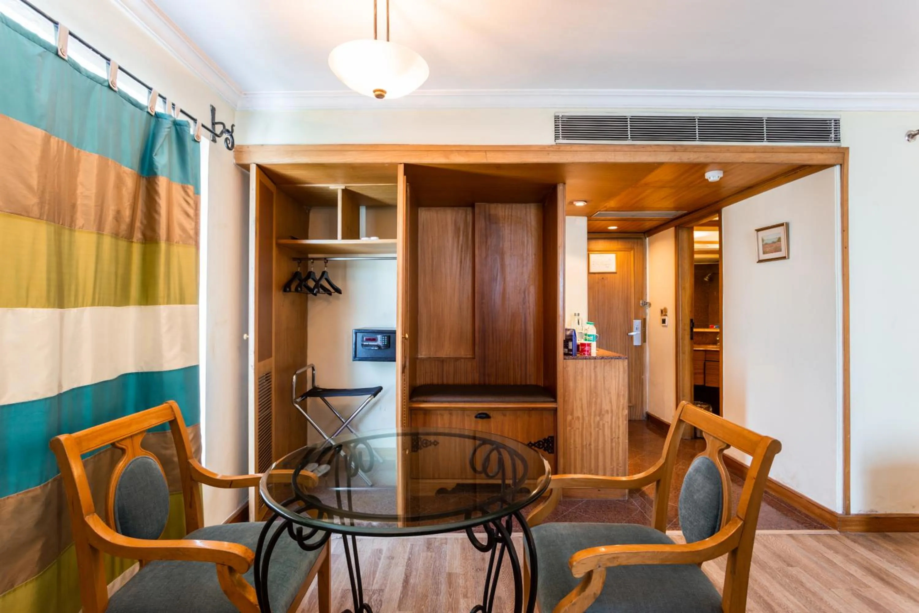 Coffee/tea facilities in The Maya Hotel