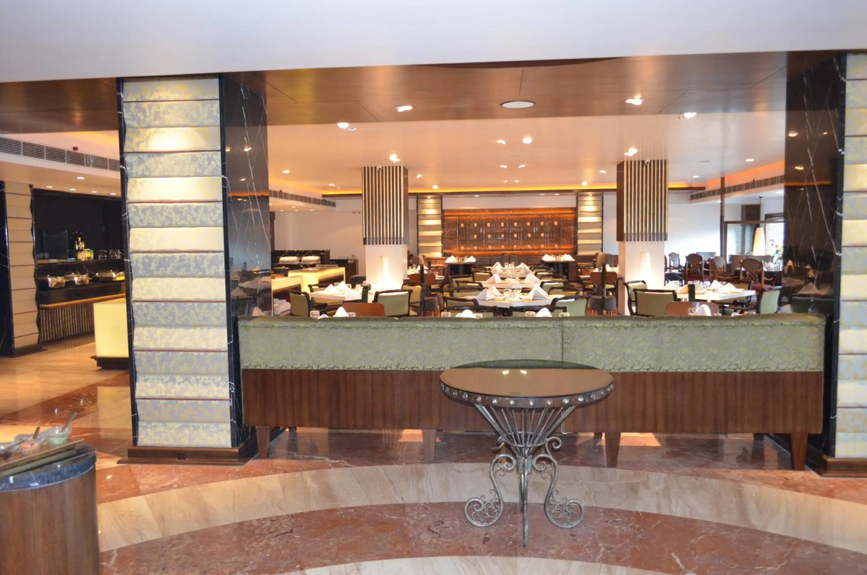 Restaurant/places to eat in The Maya Hotel