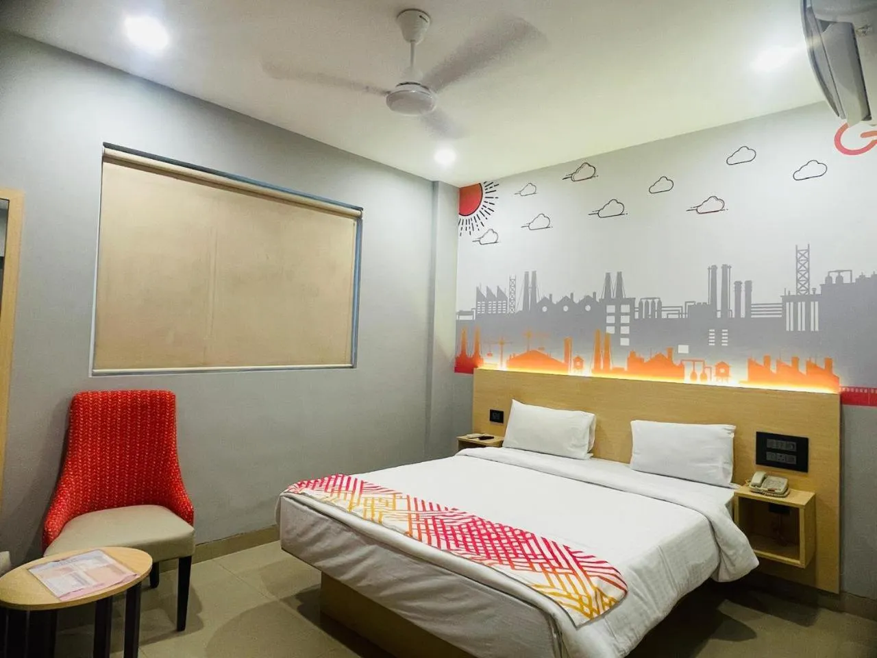Photo of the whole room, Bed in Ginger Noida 63