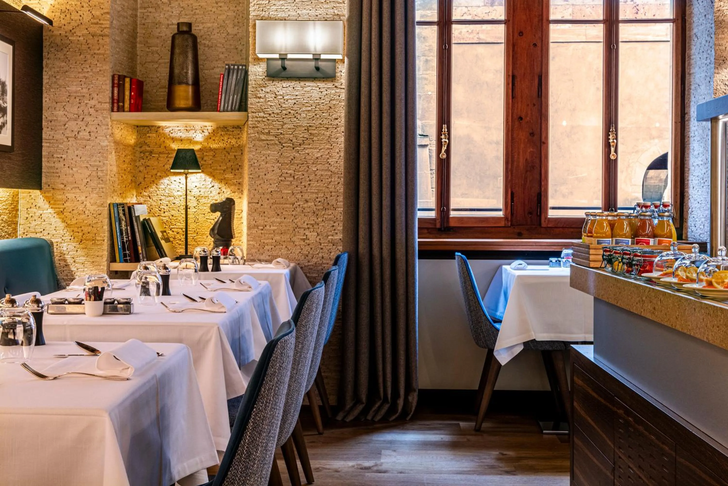 Breakfast in Hôtel Les Armures