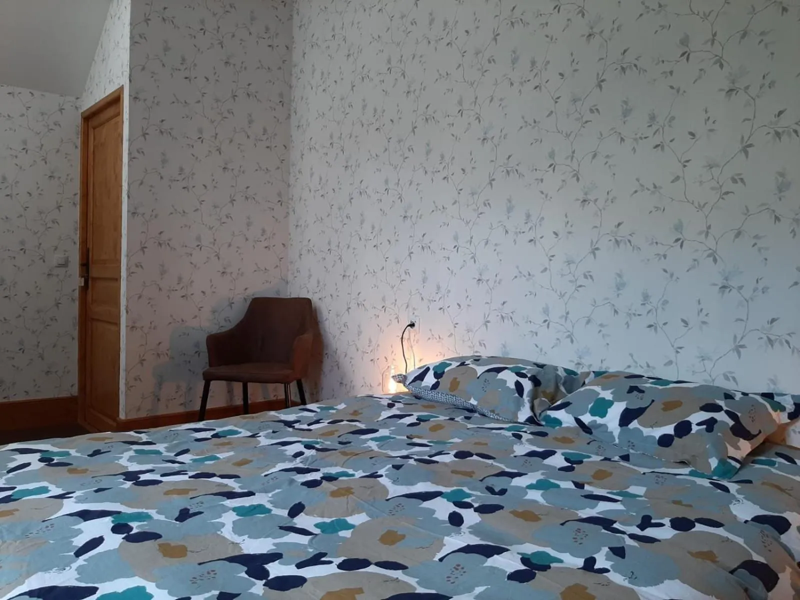 Spring, Bed in Villa Guillaumette