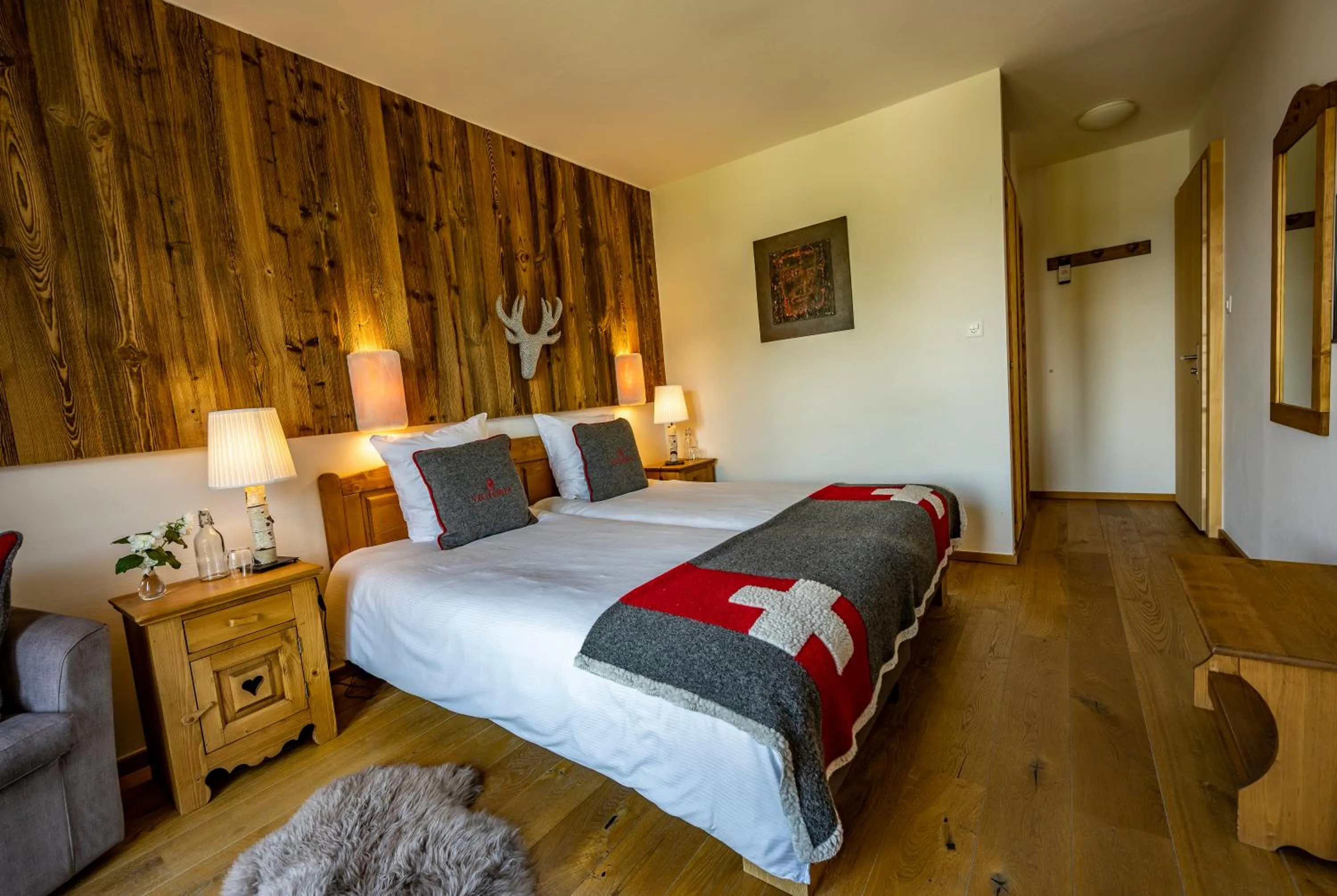 Photo of the whole room, Bed in Victoria Retreat