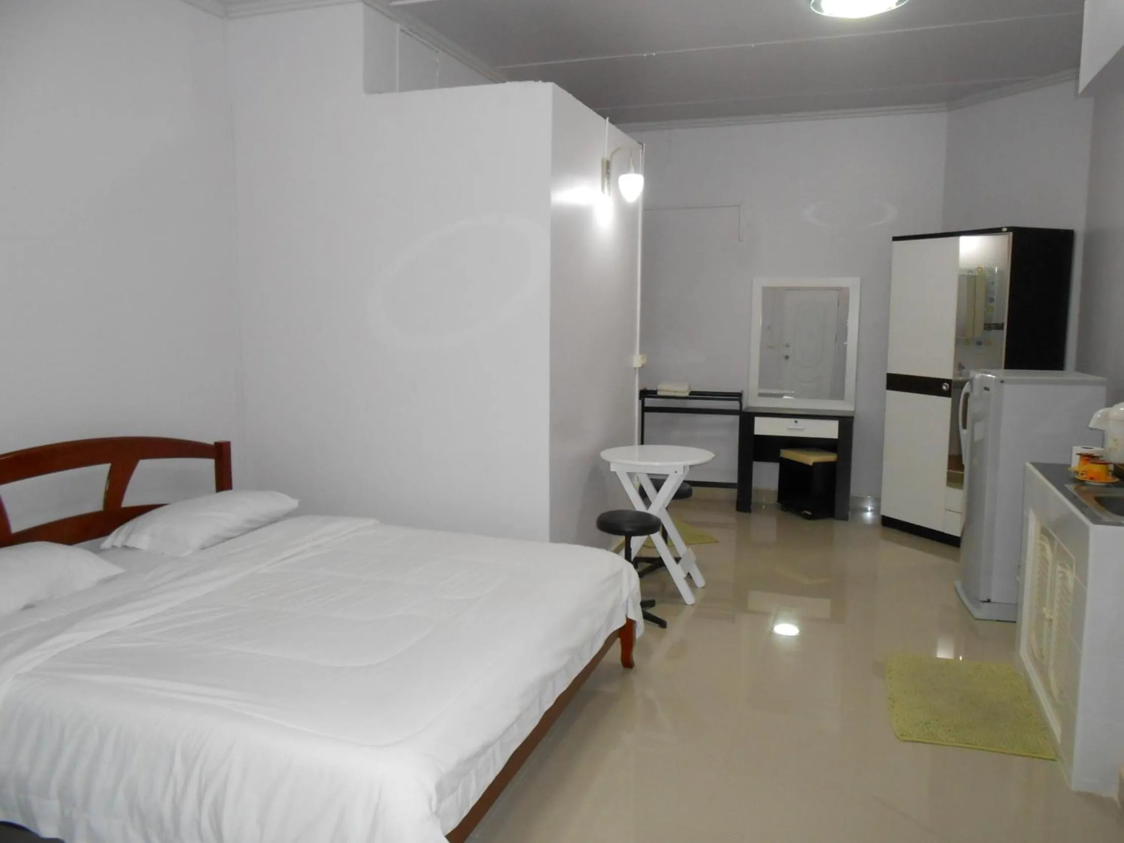 Kitchen or kitchenette, Bed in MT-Room