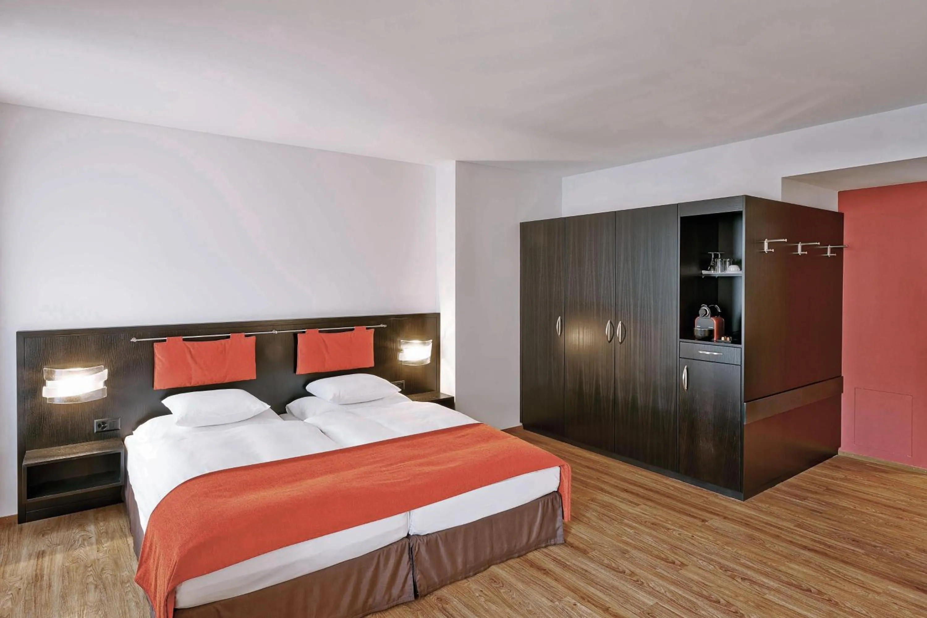 Coffee/tea facilities, Bed in Sorell Hotel Tamina Bad Ragaz