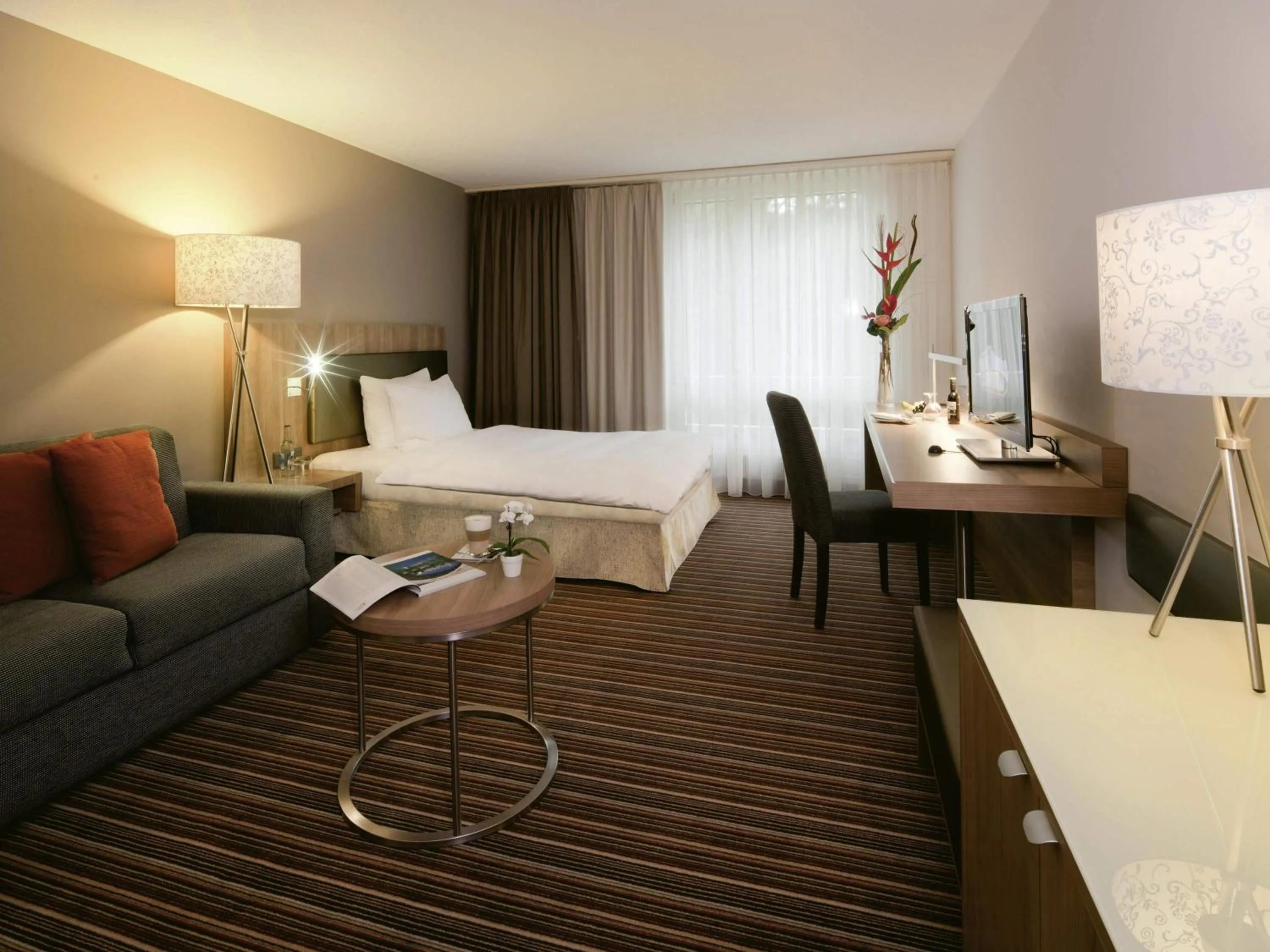 Bedroom, Bed in Mövenpick Hotel Zürich-Regensdorf