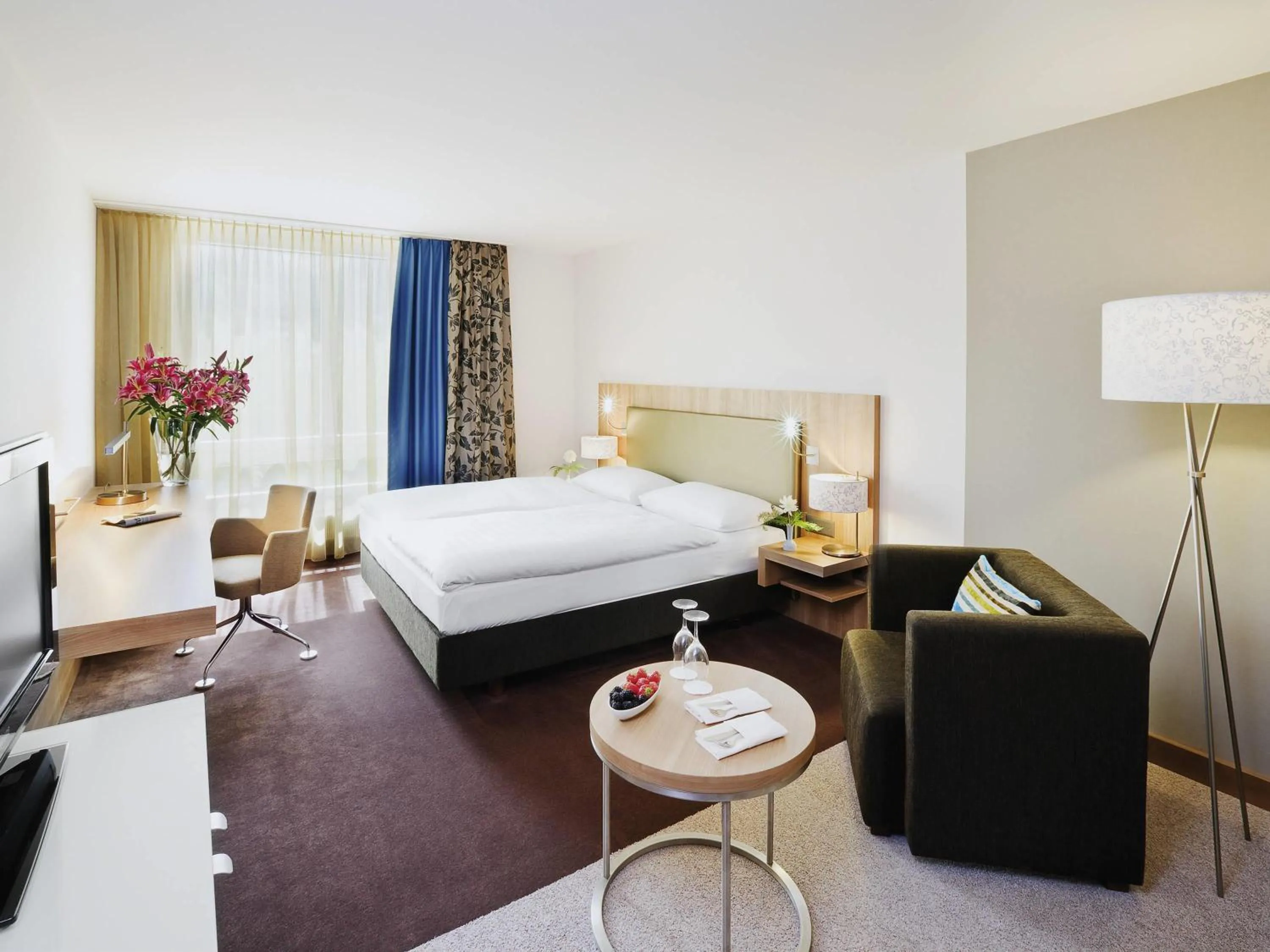 Bedroom, Bed in Mövenpick Hotel Zürich-Regensdorf