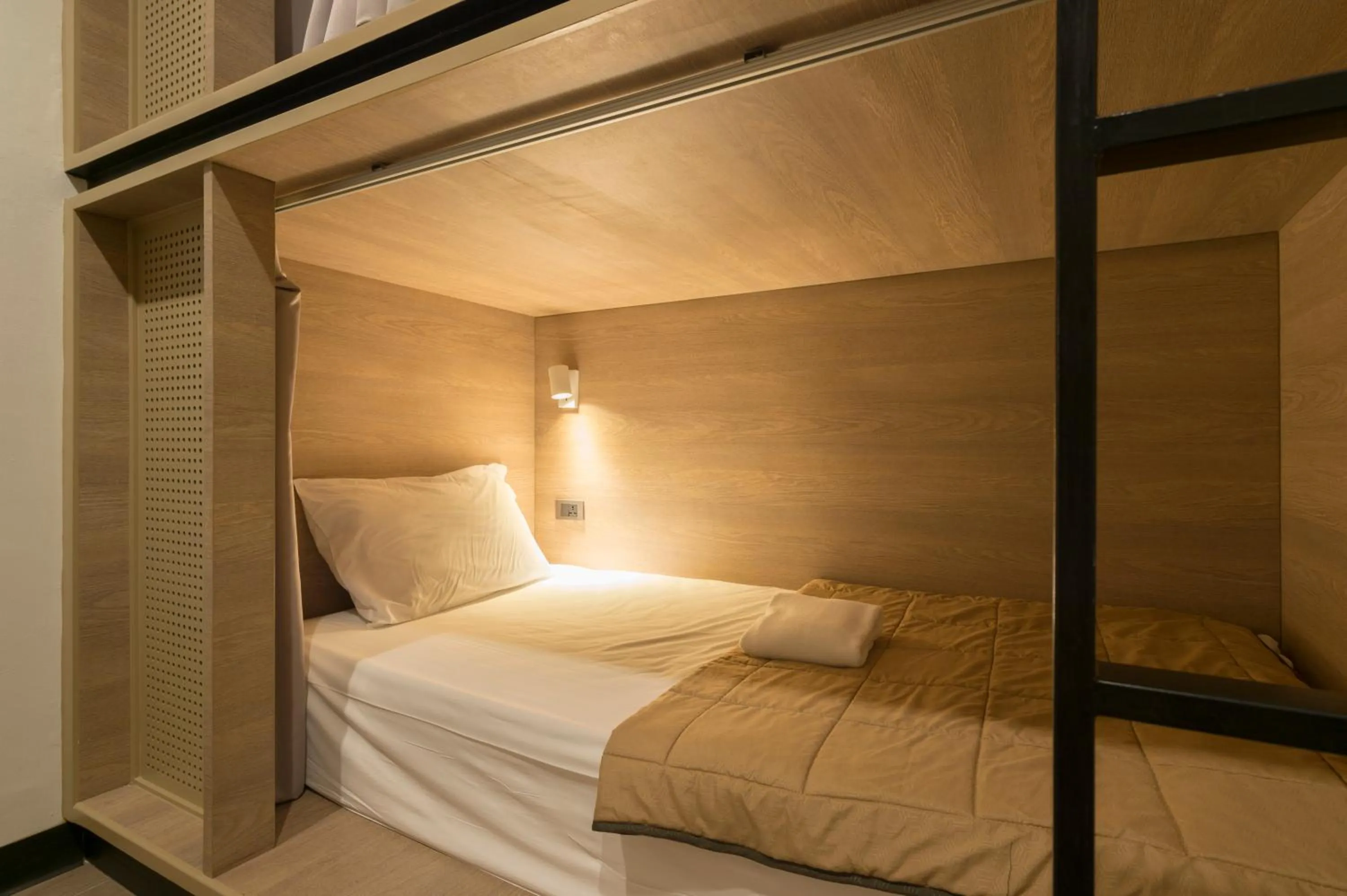 Shower, Bed in T Hostel @ Victory Monument