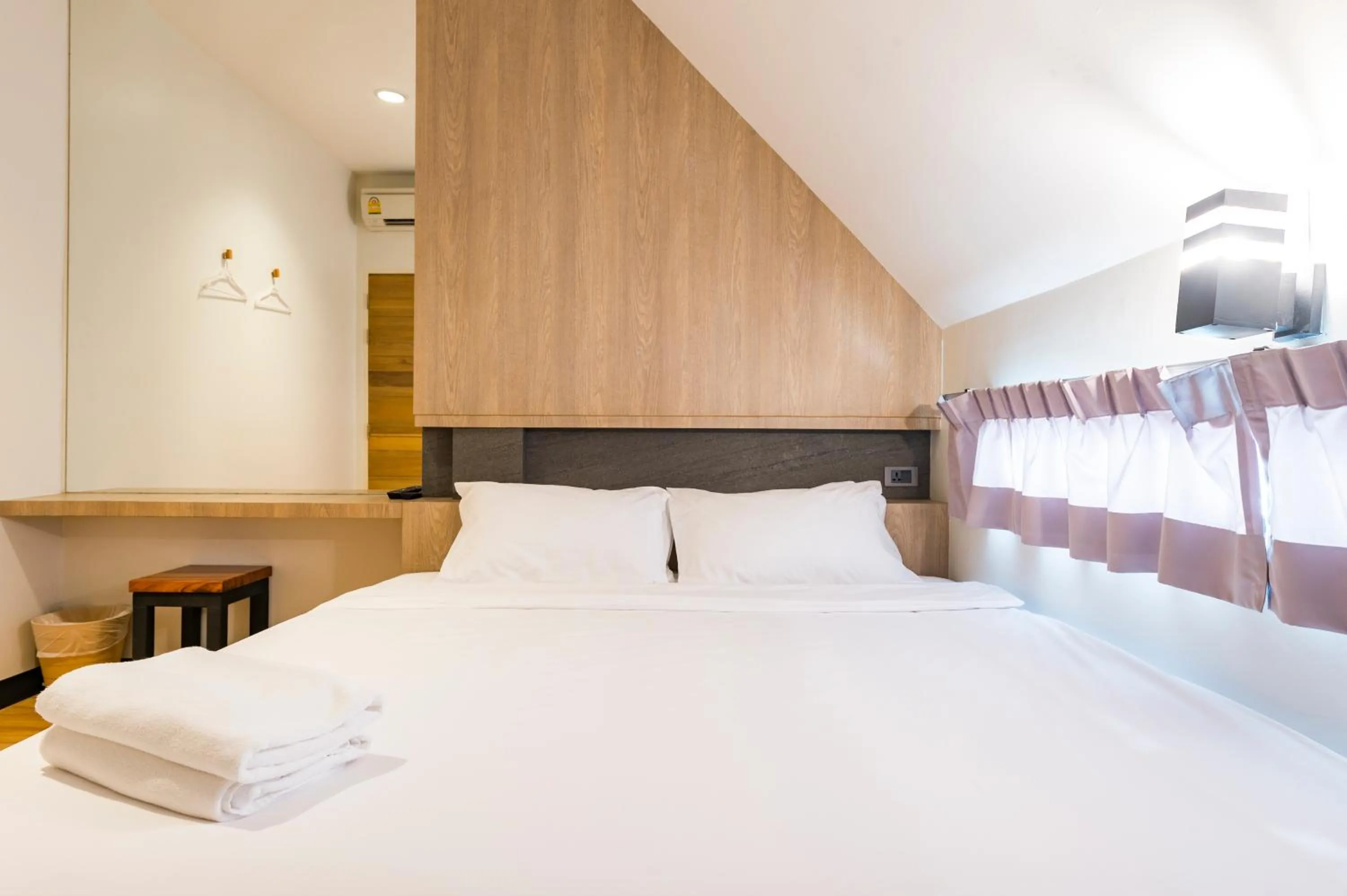 Photo of the whole room, Bed in T Hostel @ Victory Monument