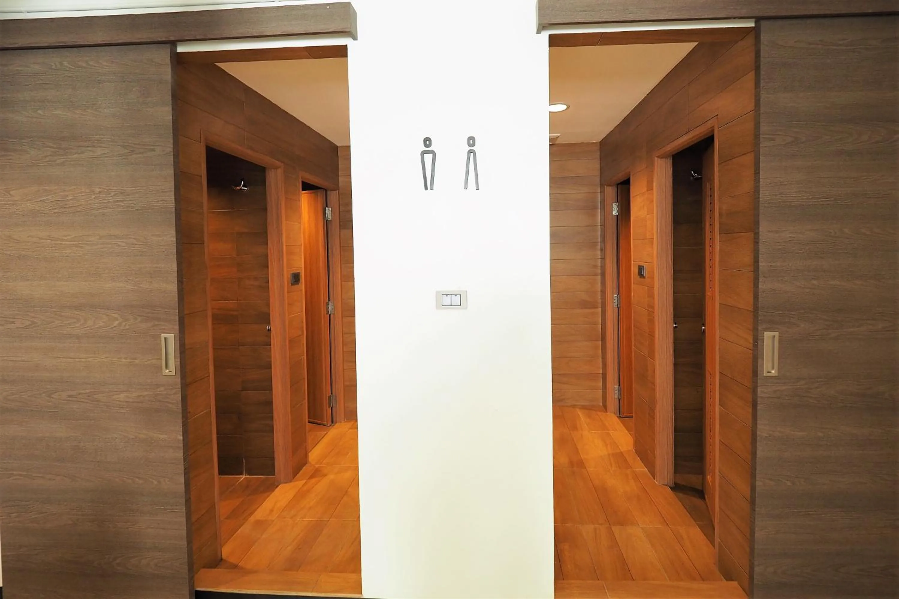 Bathroom in T Hostel @ Victory Monument