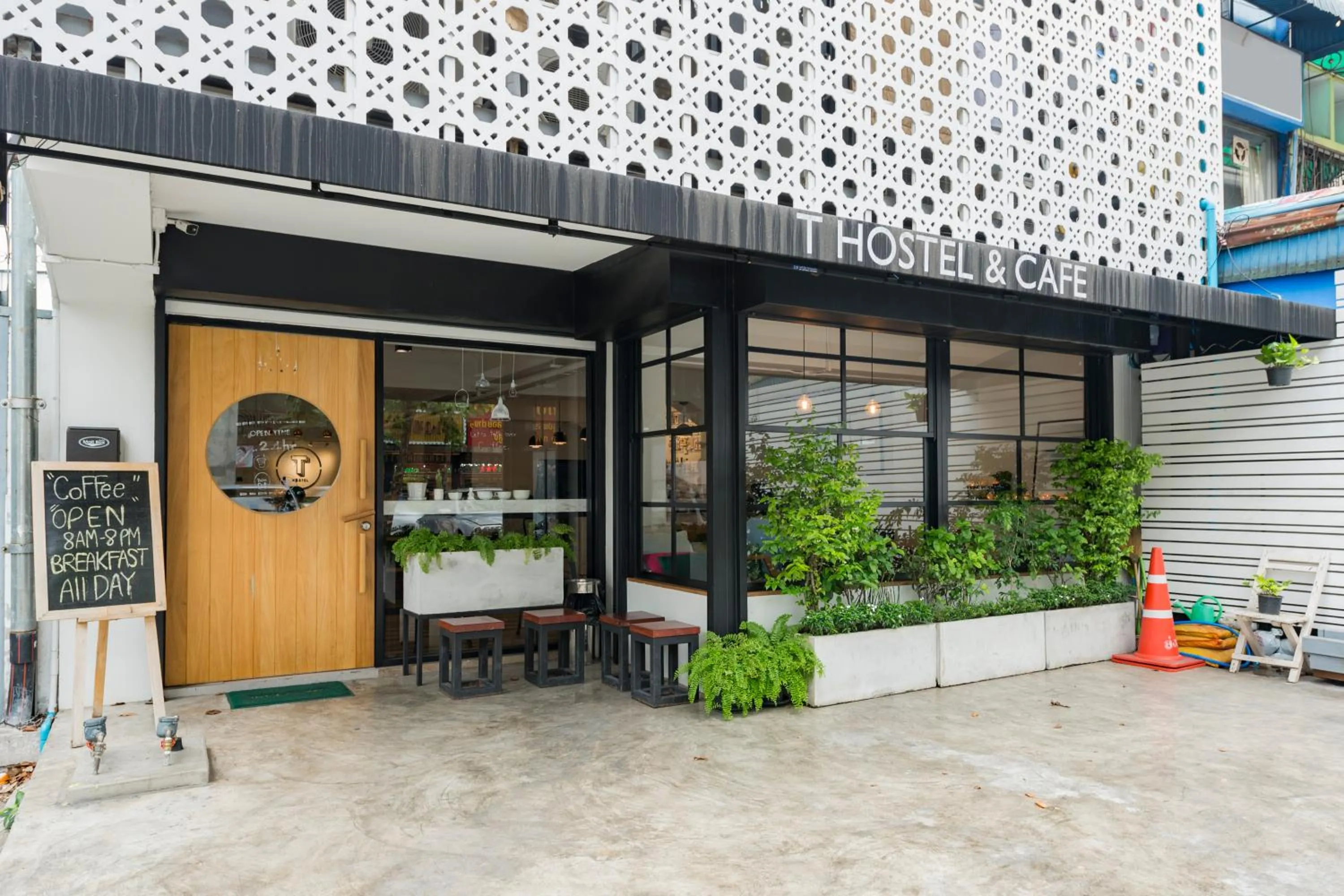 Facade/entrance in T Hostel @ Victory Monument