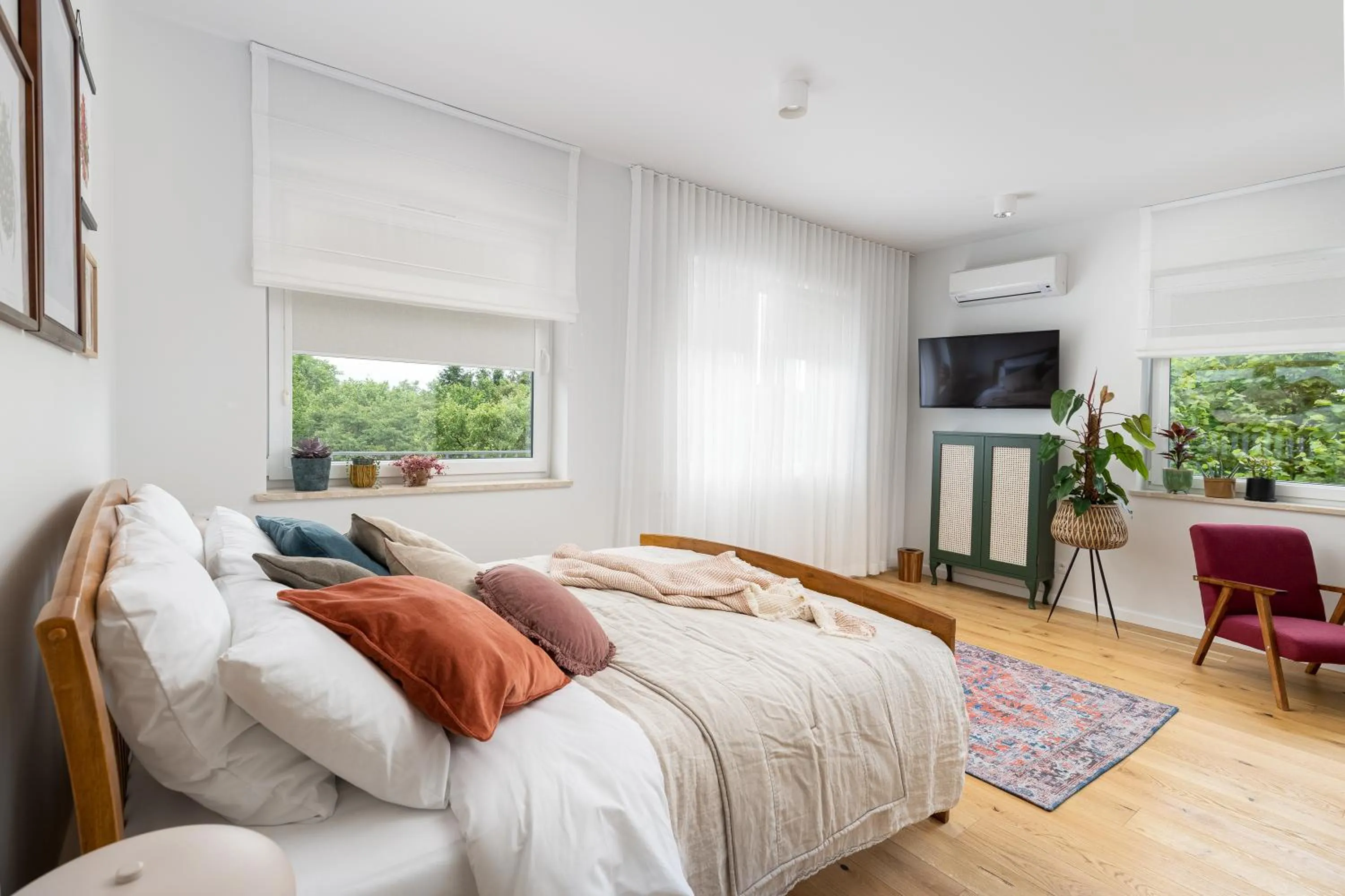 Photo of the whole room, Bed in Boutique Hotel RABBIT HOLE