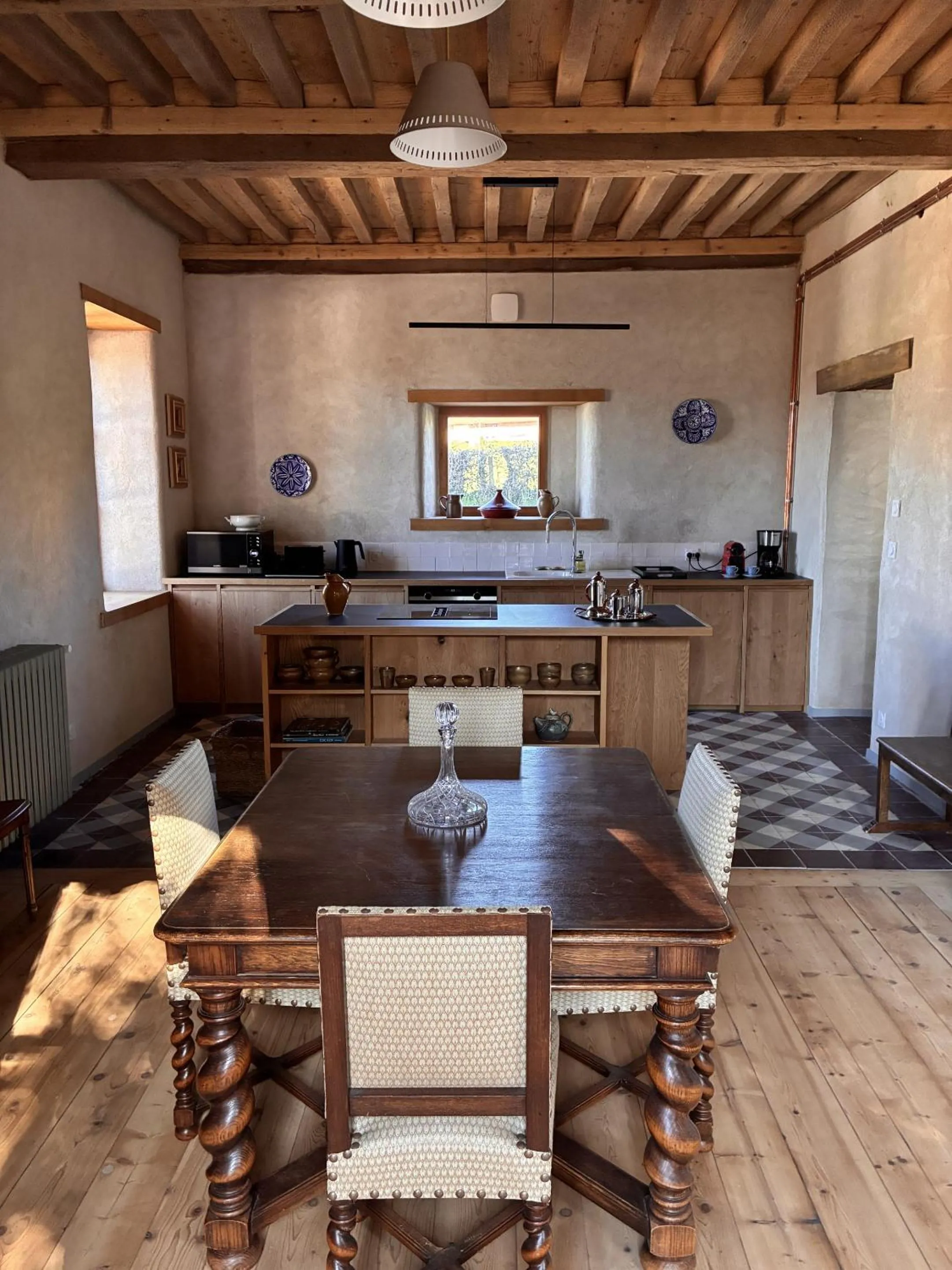 Dining area in Maison d'hôtes "Les Tillets"