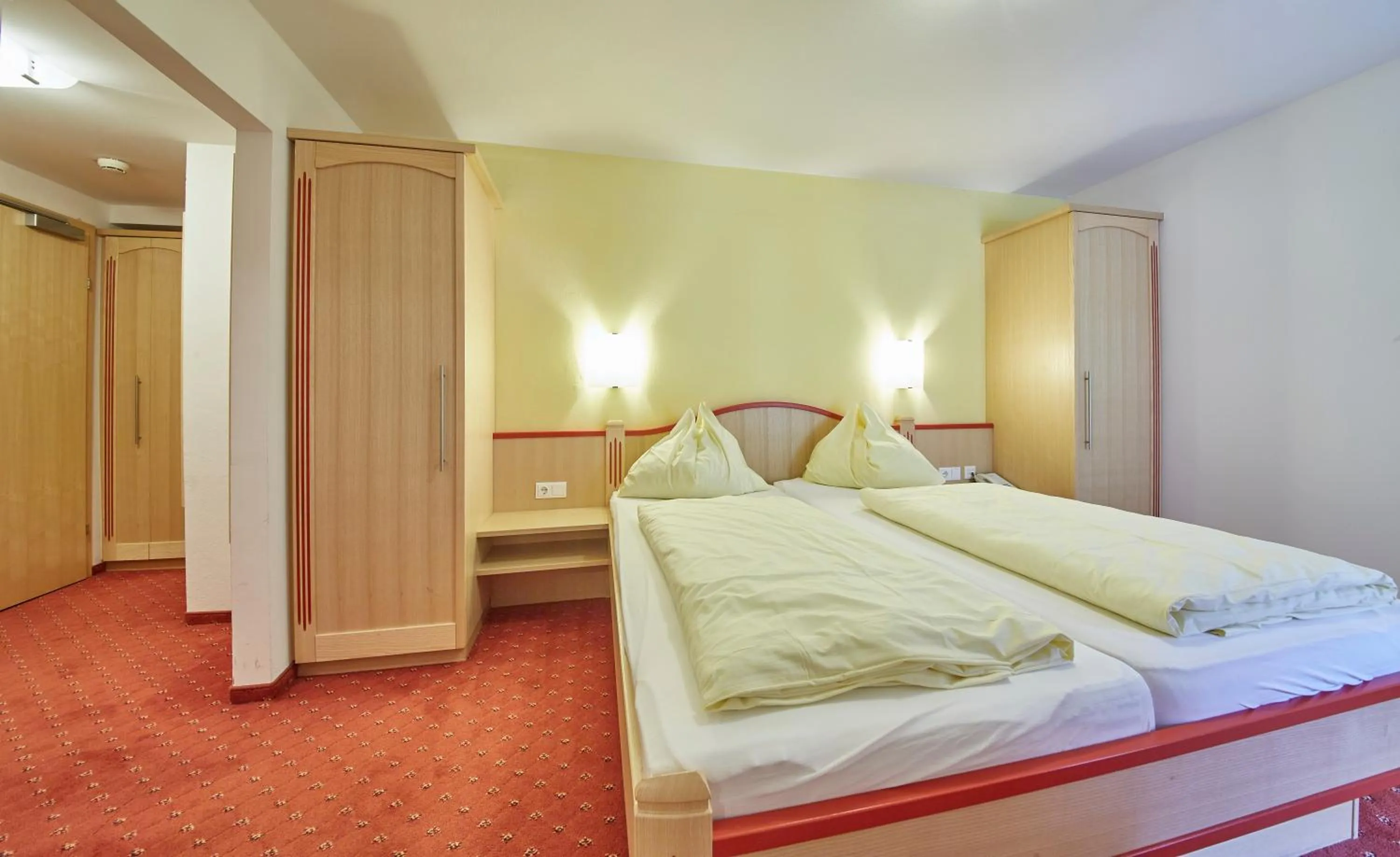 Bedroom, Bed in Hotel Gungau